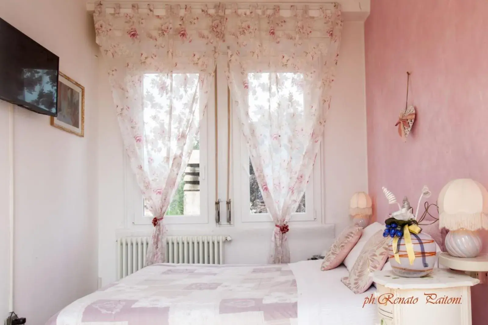 Double Room with Balcony - single occupancy in VILLA ADRIANA Varese - camere e appartamenti Double Room with Balcony - single occupancy in VILLA ADRIANA Varese - camere e appartamenti