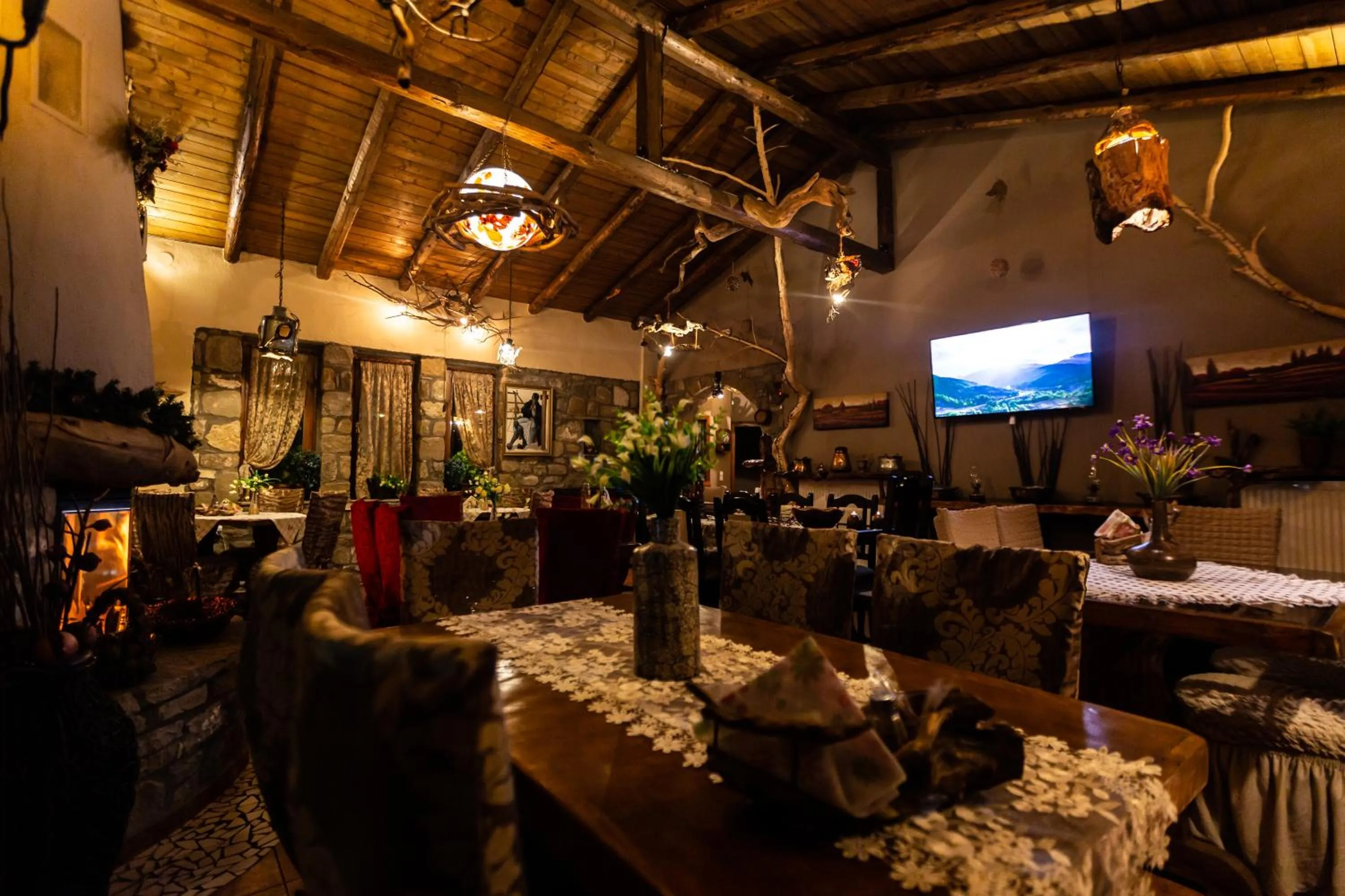 Restaurant/places to eat in La Moara Boutique Hotel