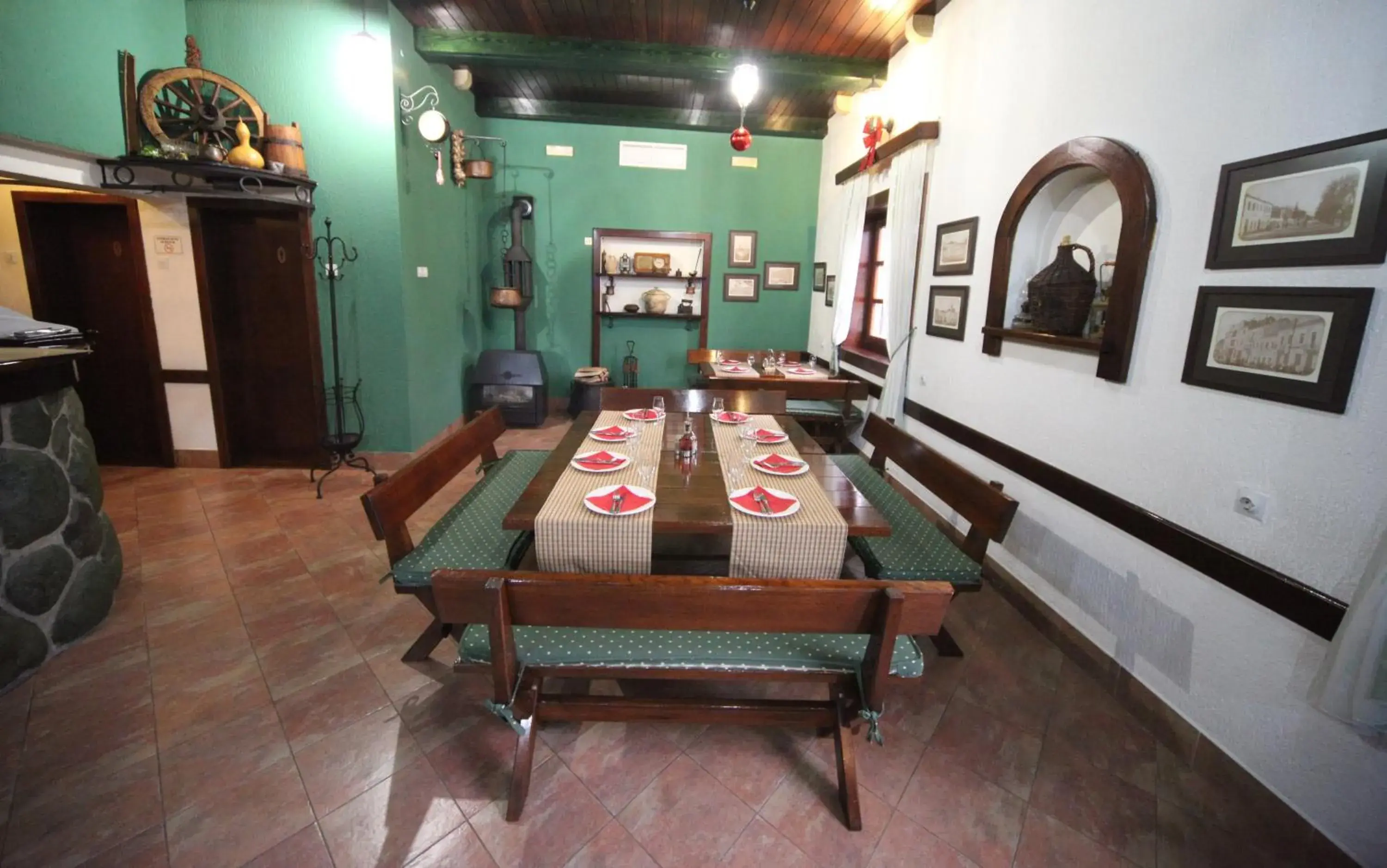 Restaurant/places to eat in Hotel Laguna Restaurant/places to eat in Hotel Laguna