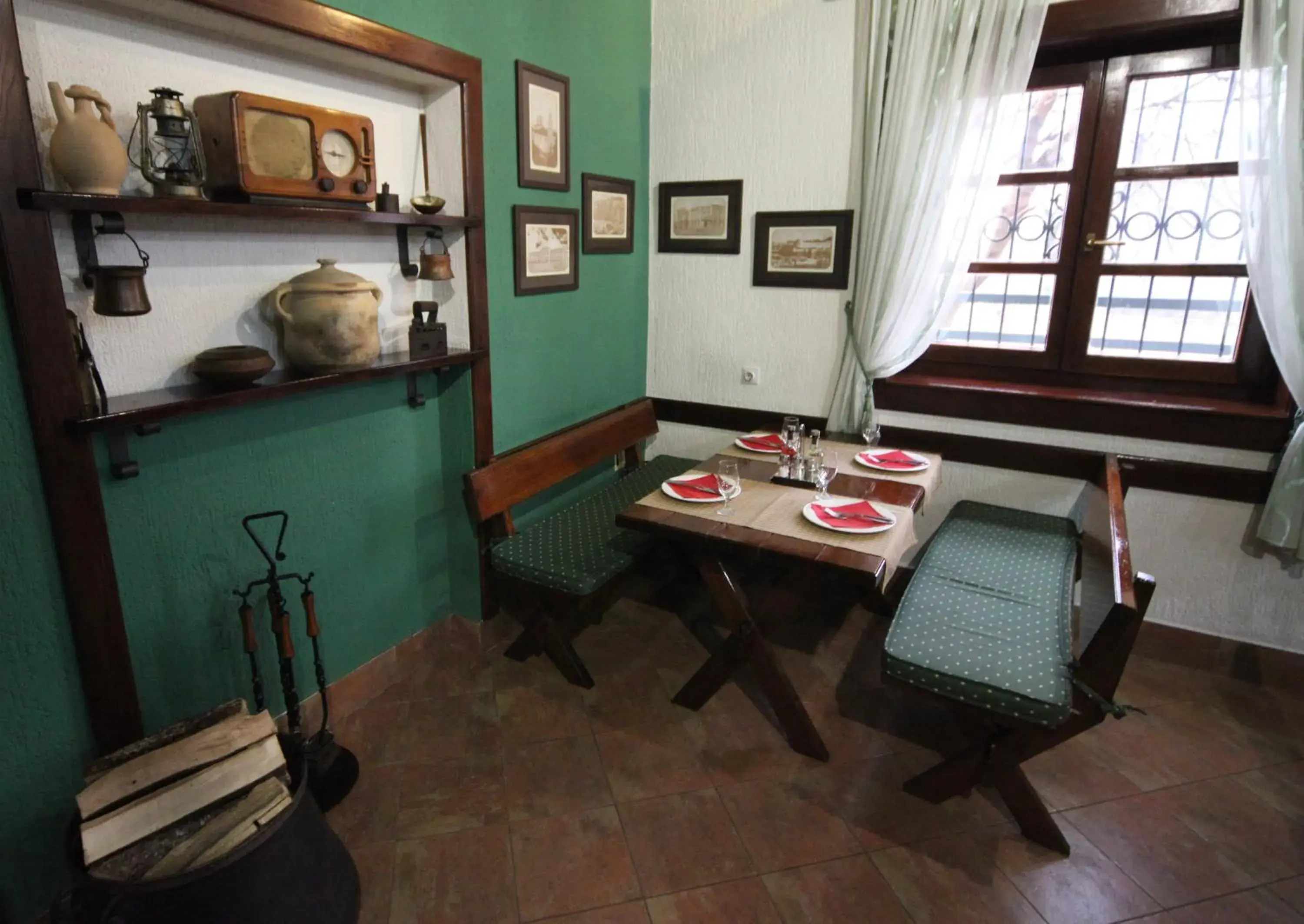 Restaurant/places to eat in Hotel Laguna Restaurant/places to eat in Hotel Laguna