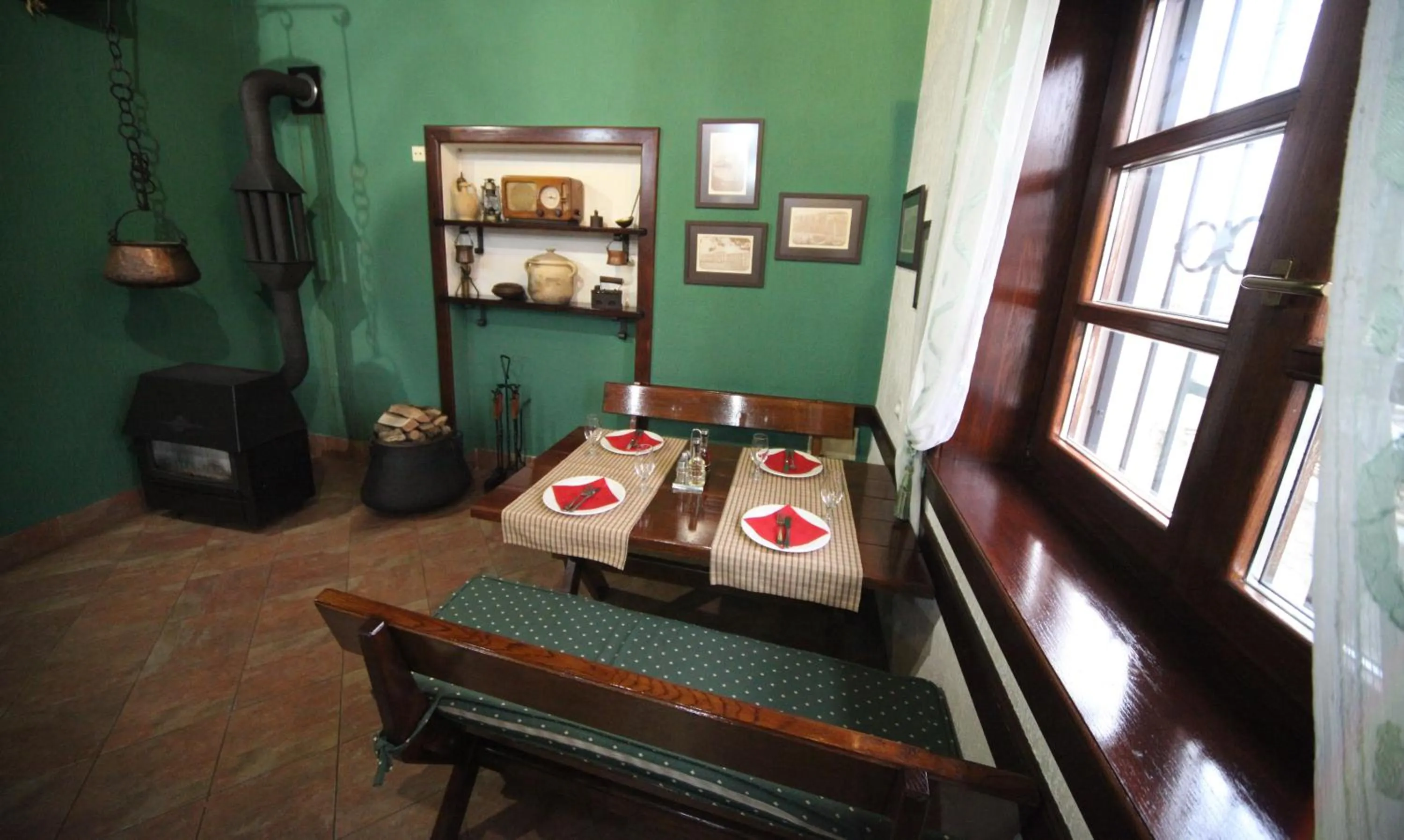 Restaurant/places to eat, Bed in Hotel Laguna