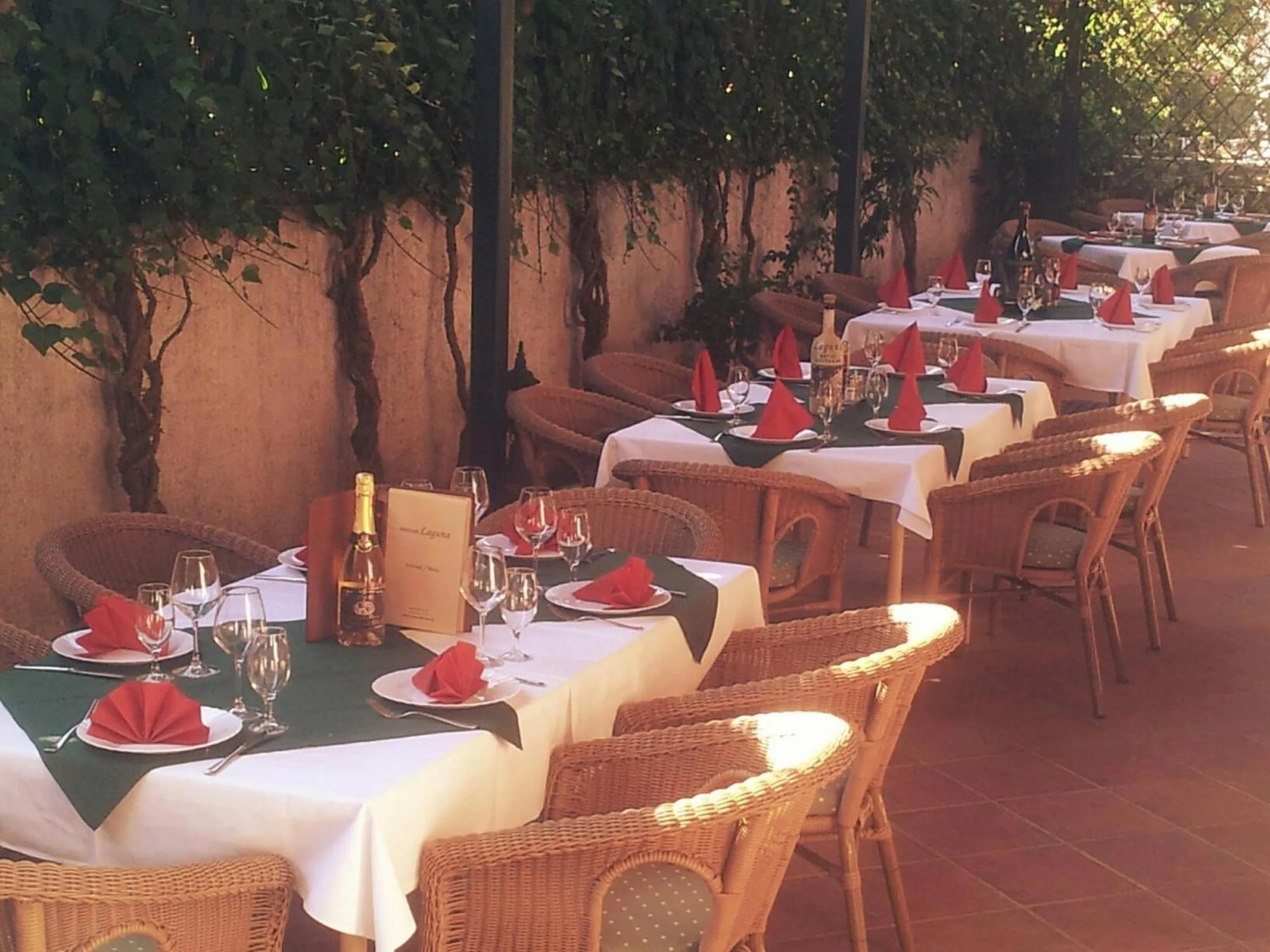 Facade/entrance in Hotel Laguna