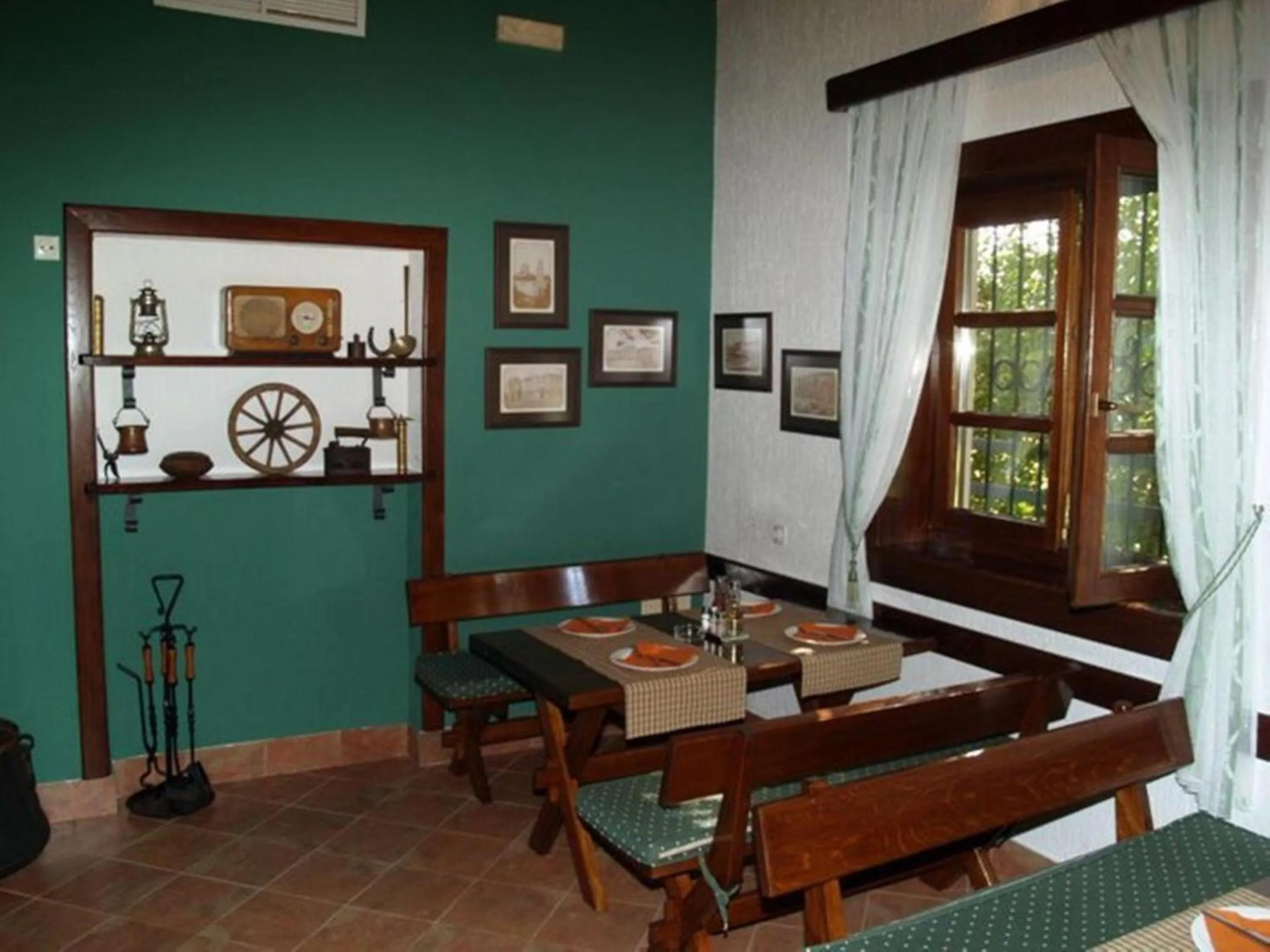 Restaurant/places to eat in Hotel Laguna