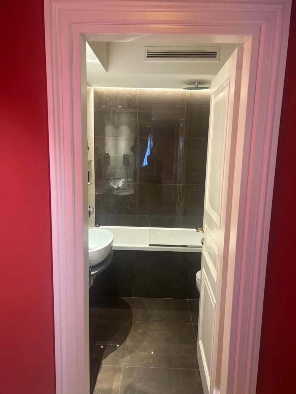 Bath in Palazzo Caruso