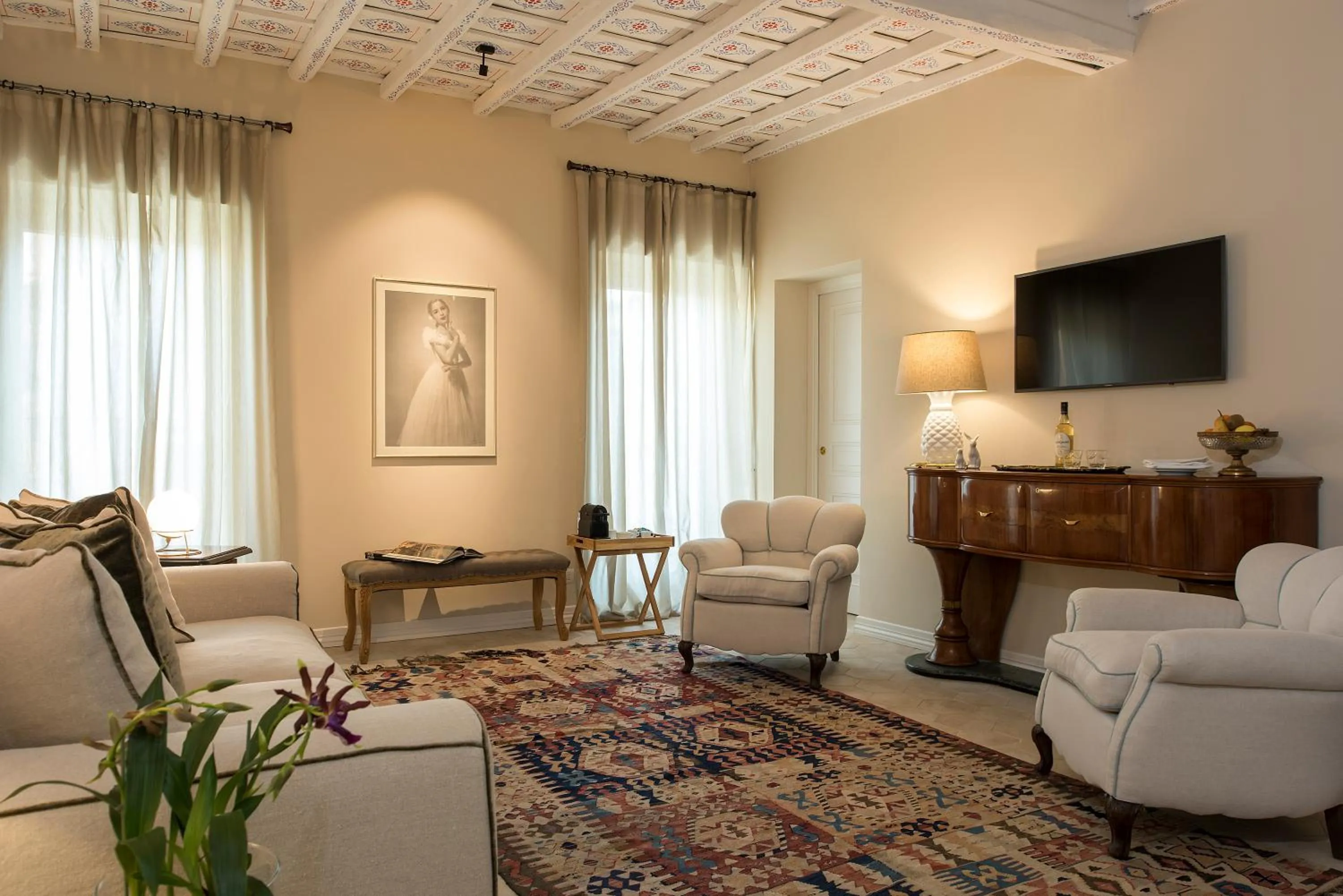 Photo of the whole room in Palazzo Caruso