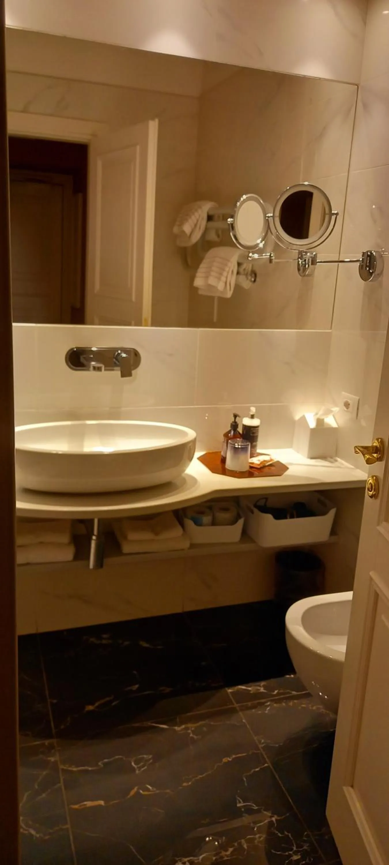 Bathroom in Palazzo Caruso