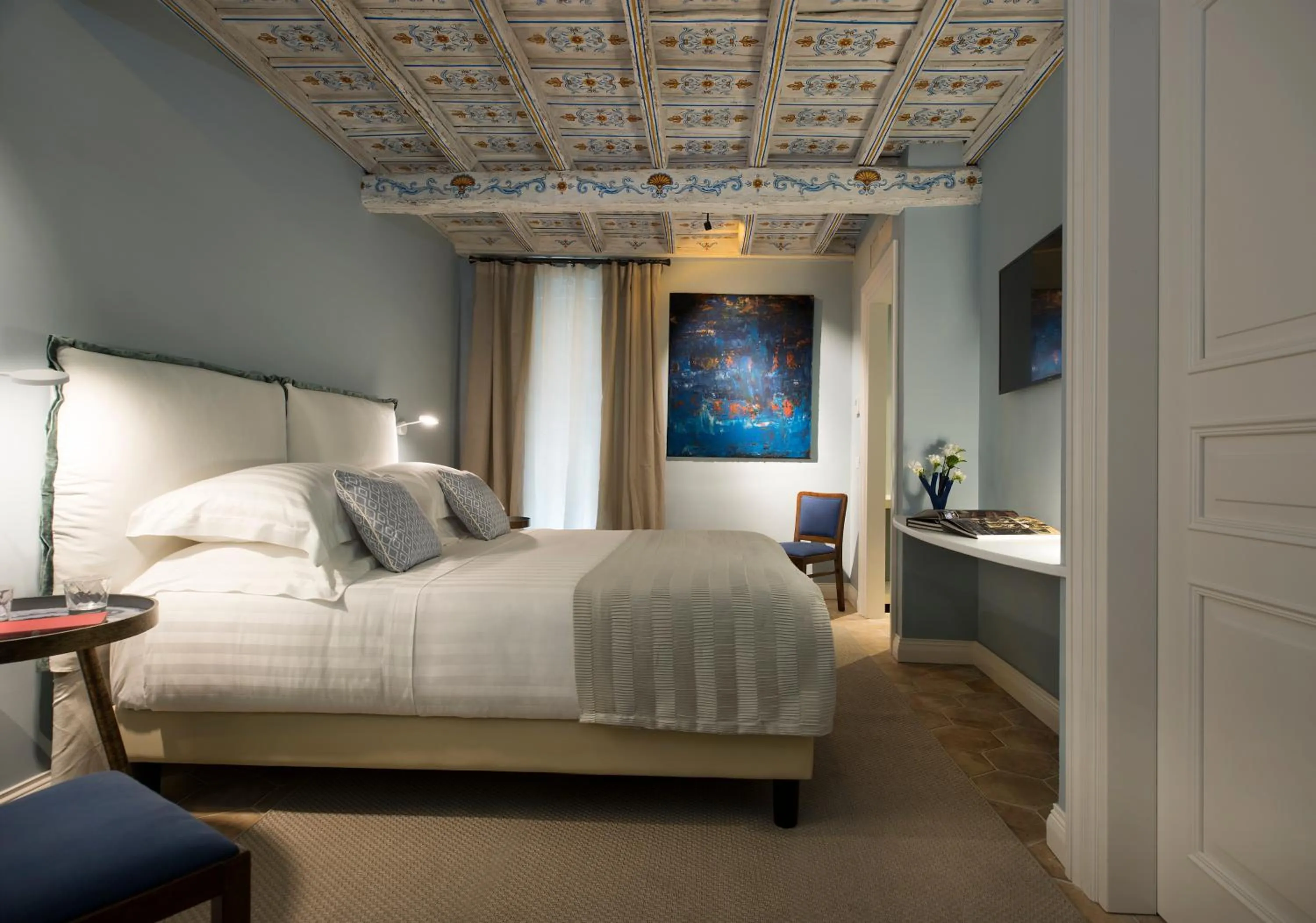 Photo of the whole room, Bed in Palazzo Caruso