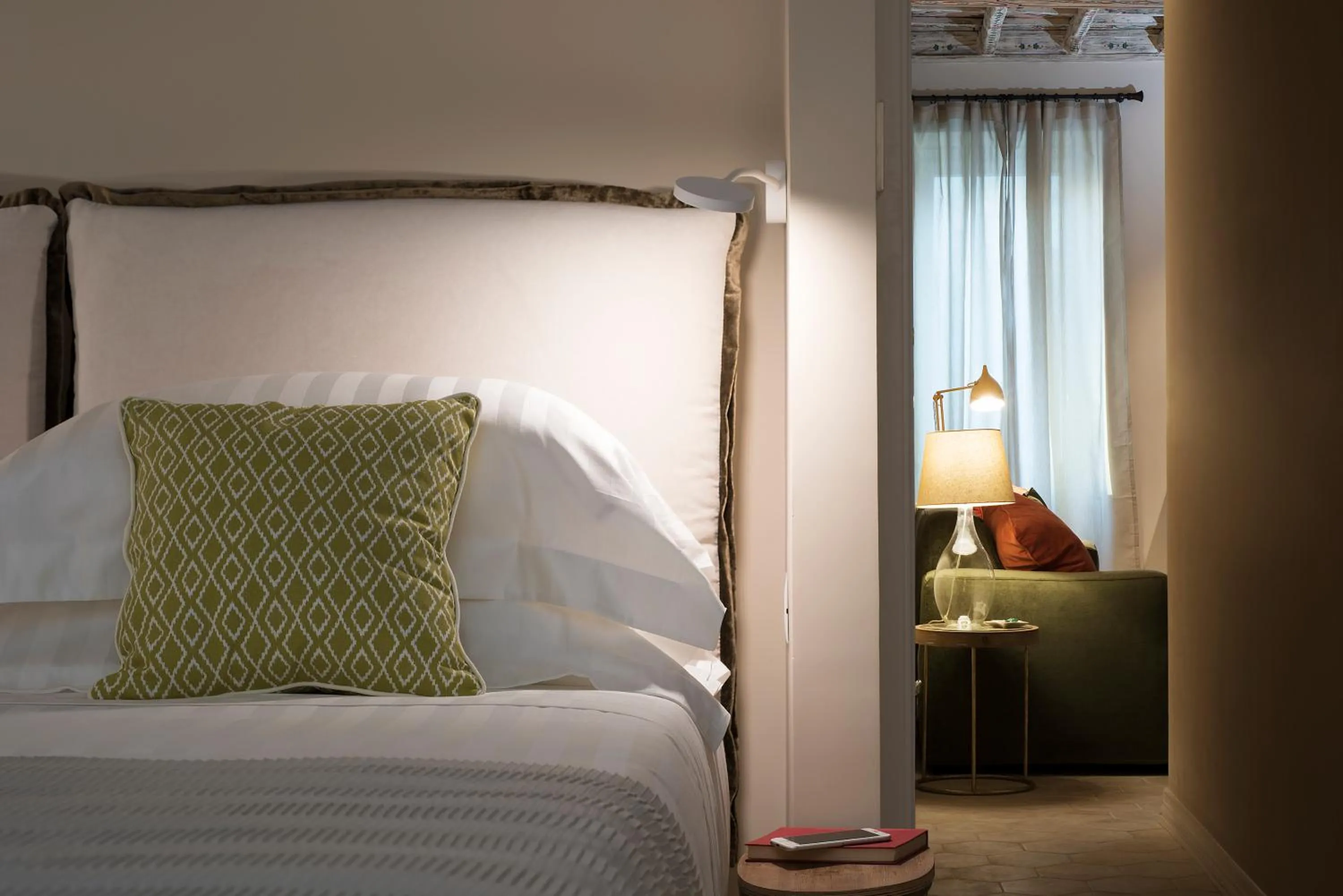 Decorative detail, Bed in Palazzo Caruso