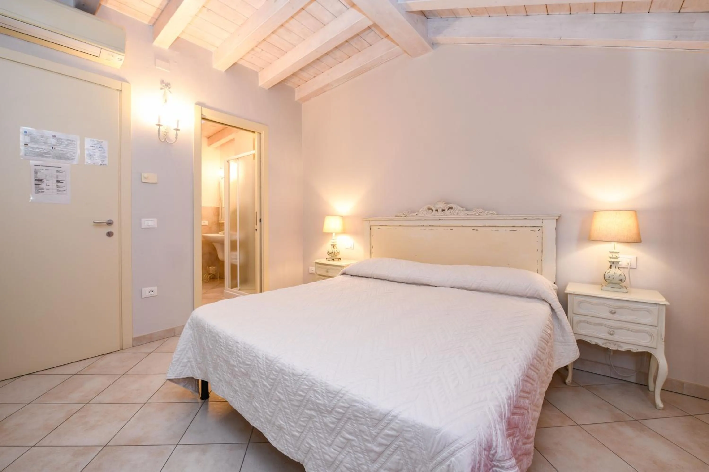 Bed in Le Rêve - Lake view rooms