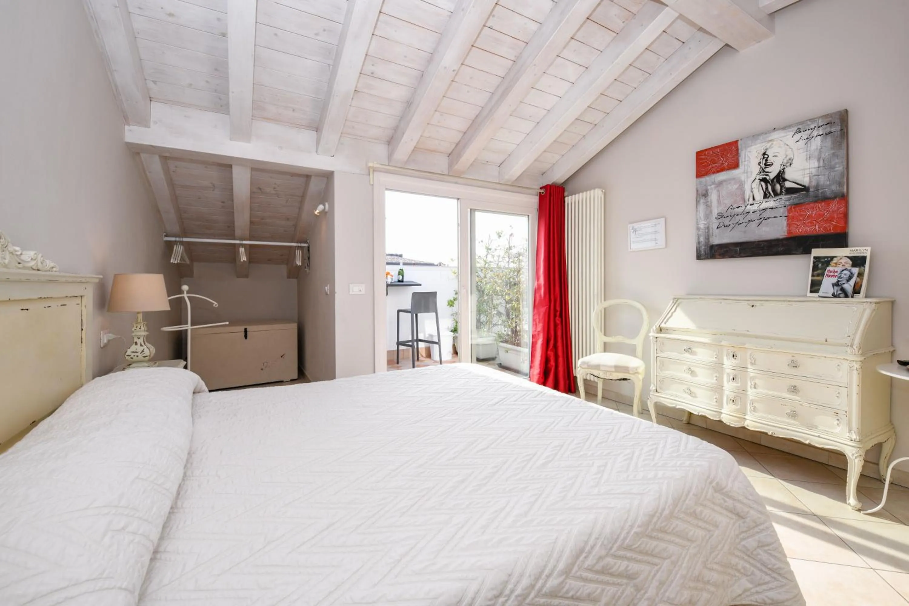 Bed in Le Rêve - Lake view rooms