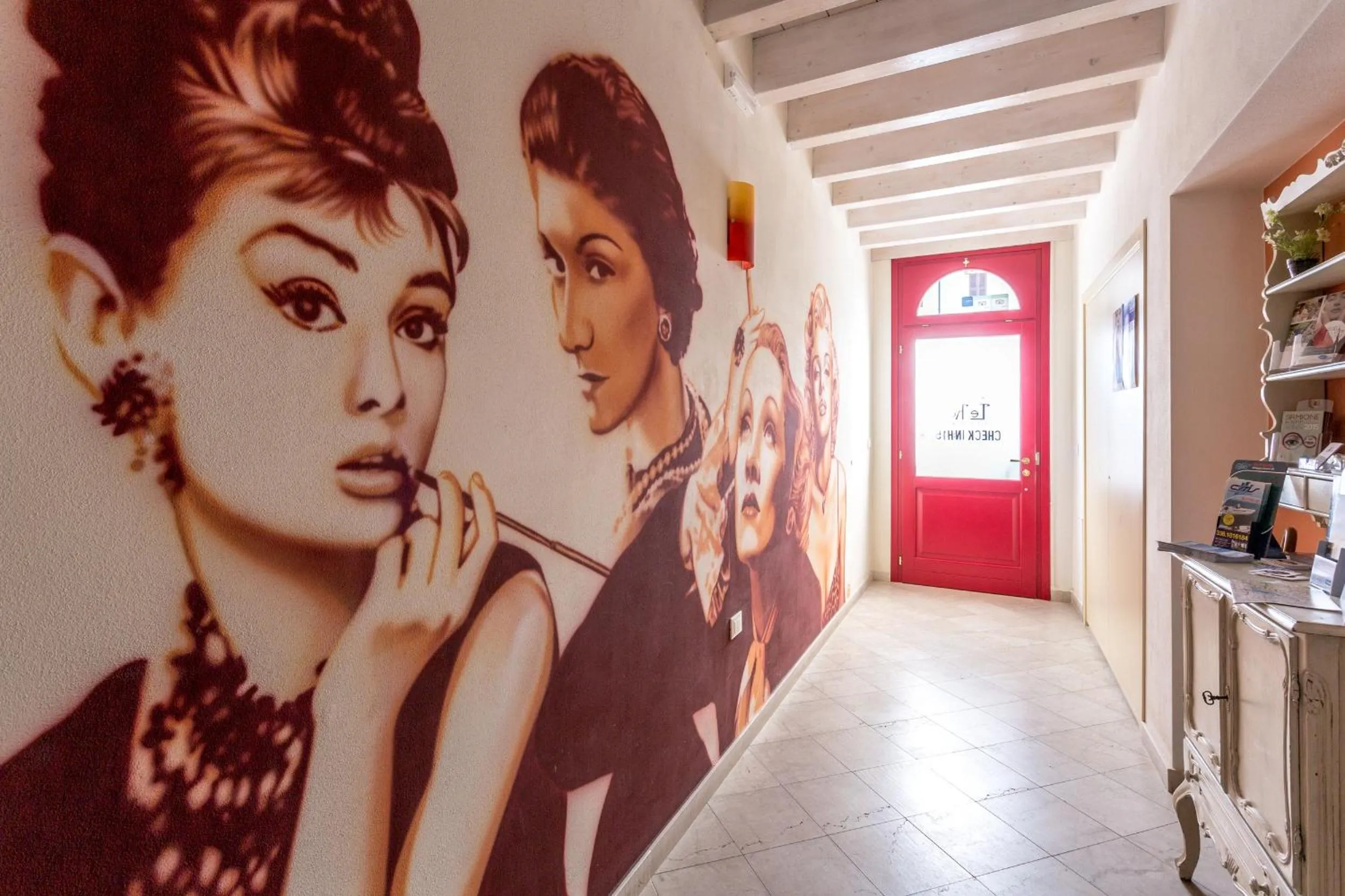 Facade/entrance in Le Rêve - Lake view rooms