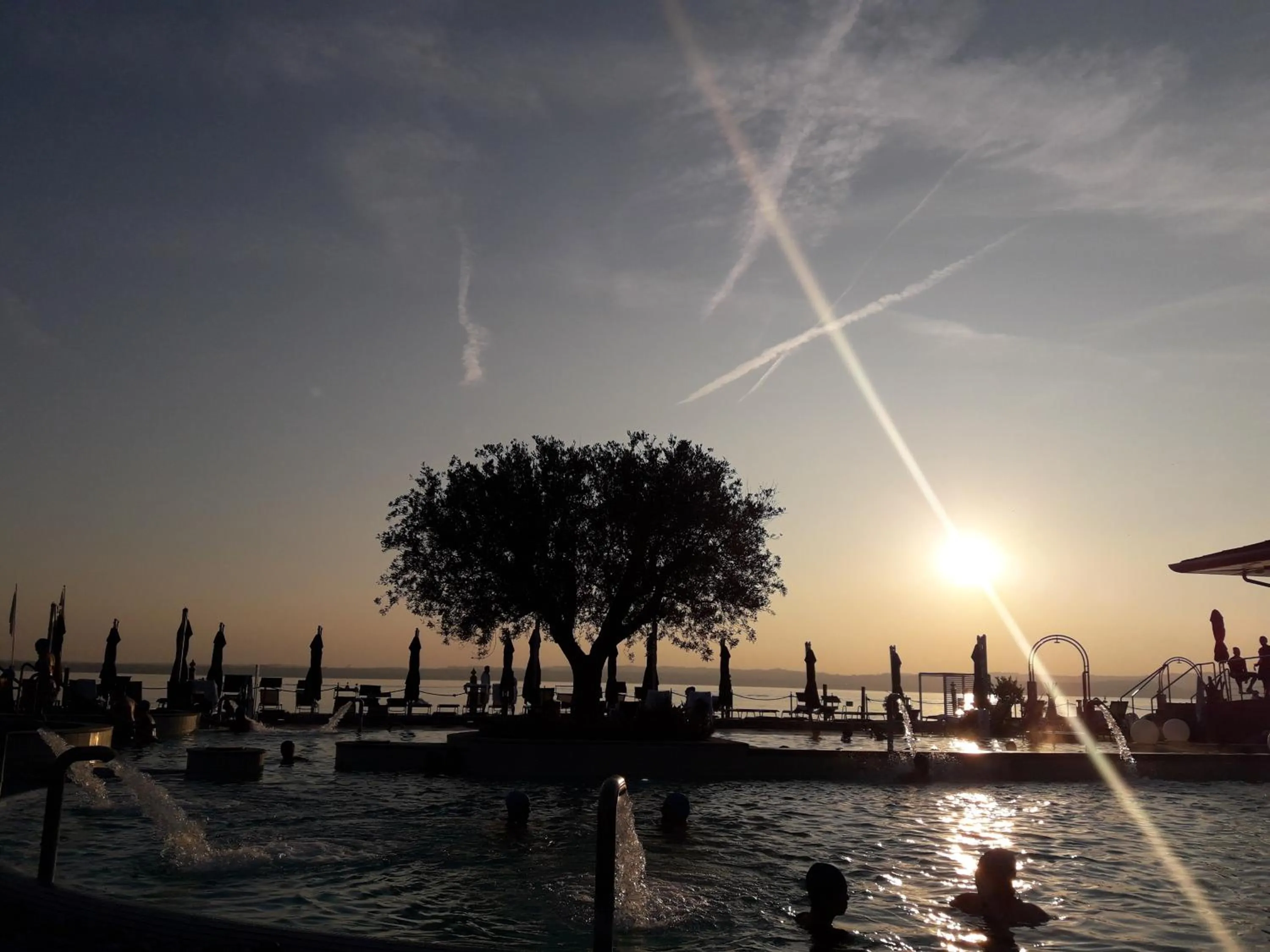 Sunset in Le Rêve - Lake view rooms