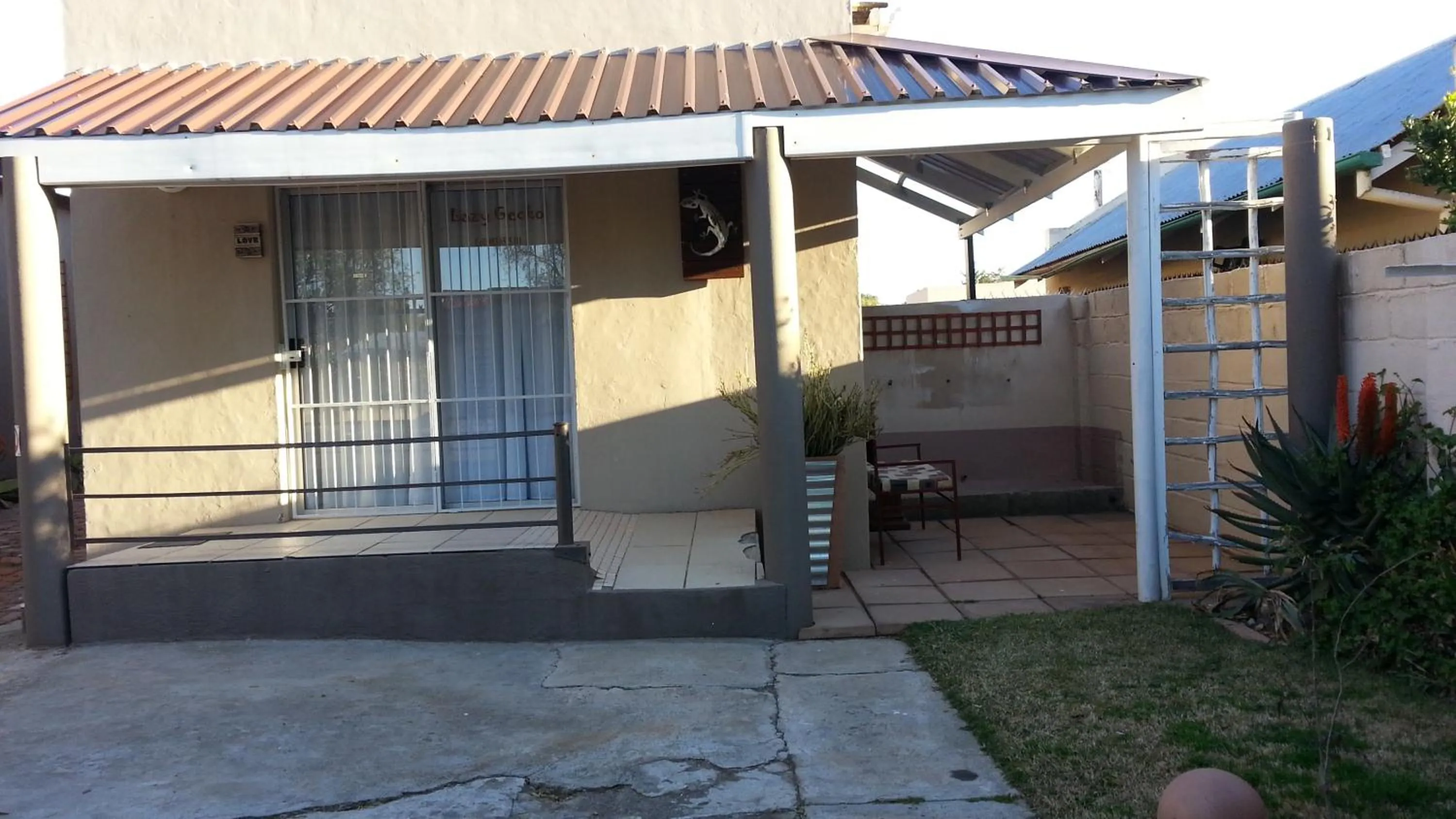 Property building in Lazy Gecko Accommodation