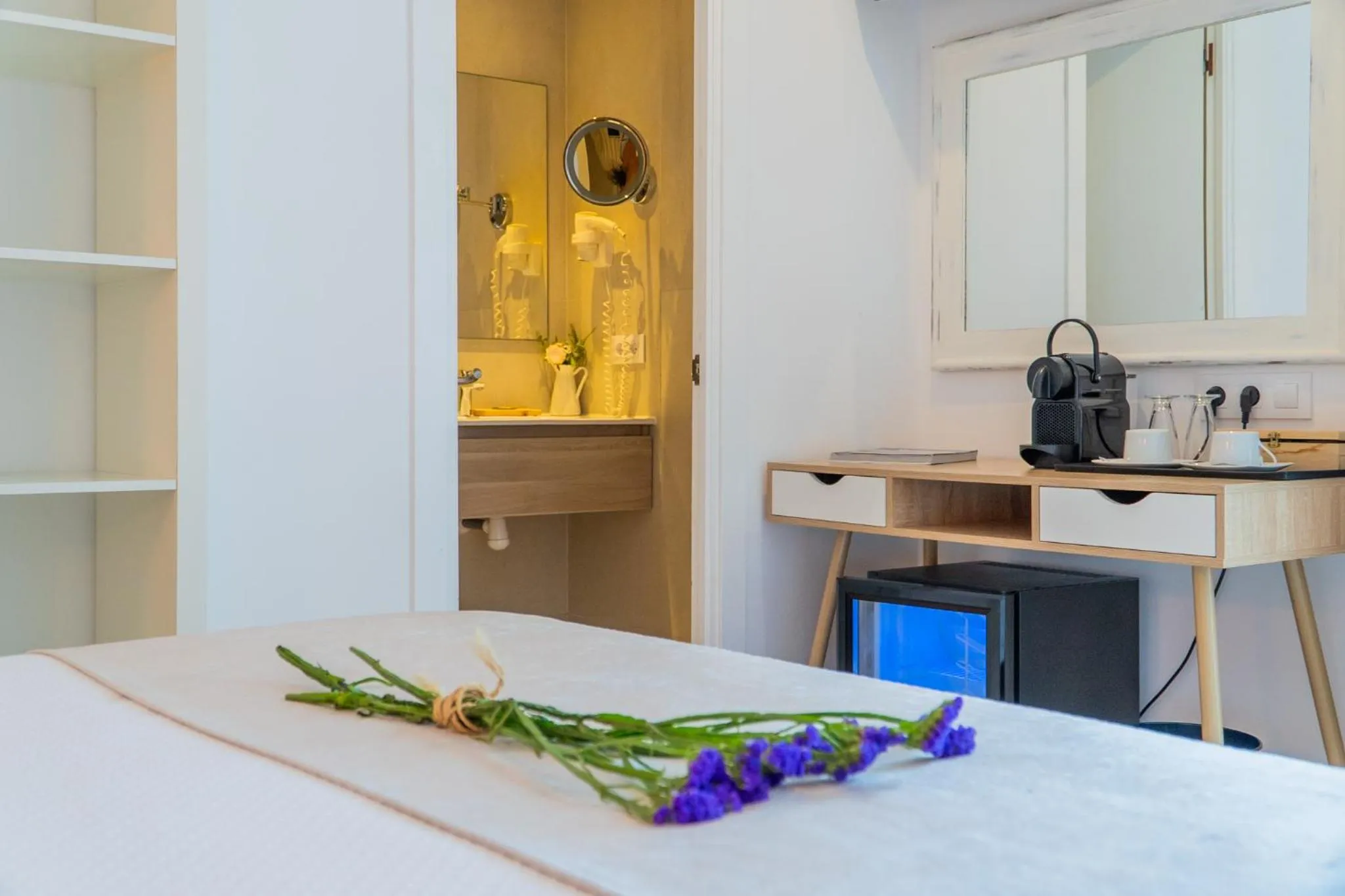 Coffee/tea facilities, Bed in Hostal Menurka