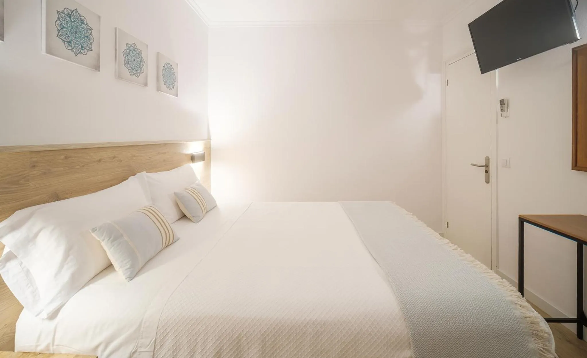 Photo of the whole room, Bed in Hostal Menurka