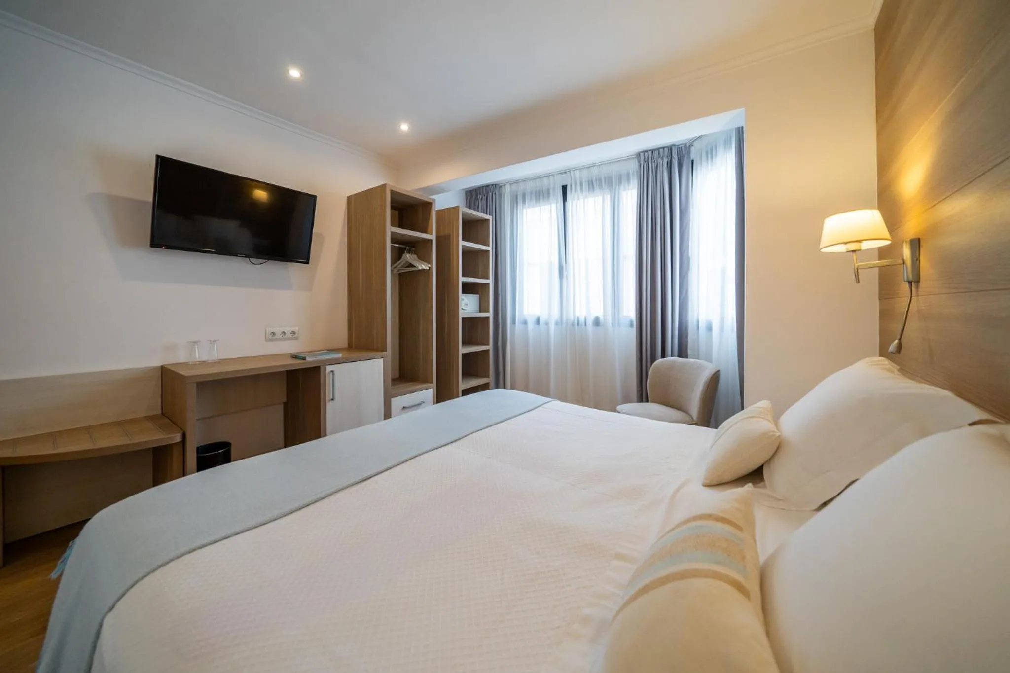 Photo of the whole room, Bed in Hostal Menurka