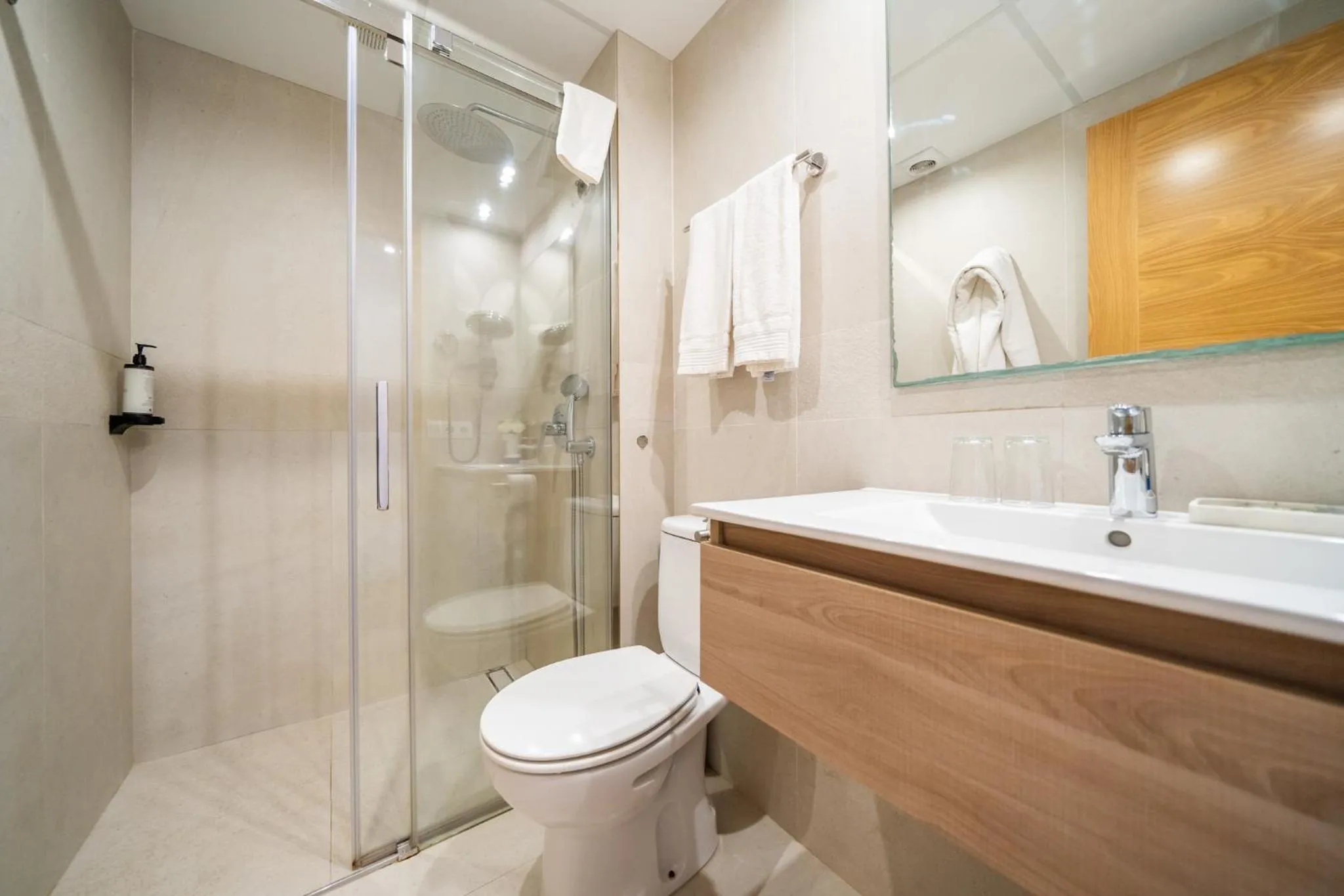 Bathroom in Hostal Menurka