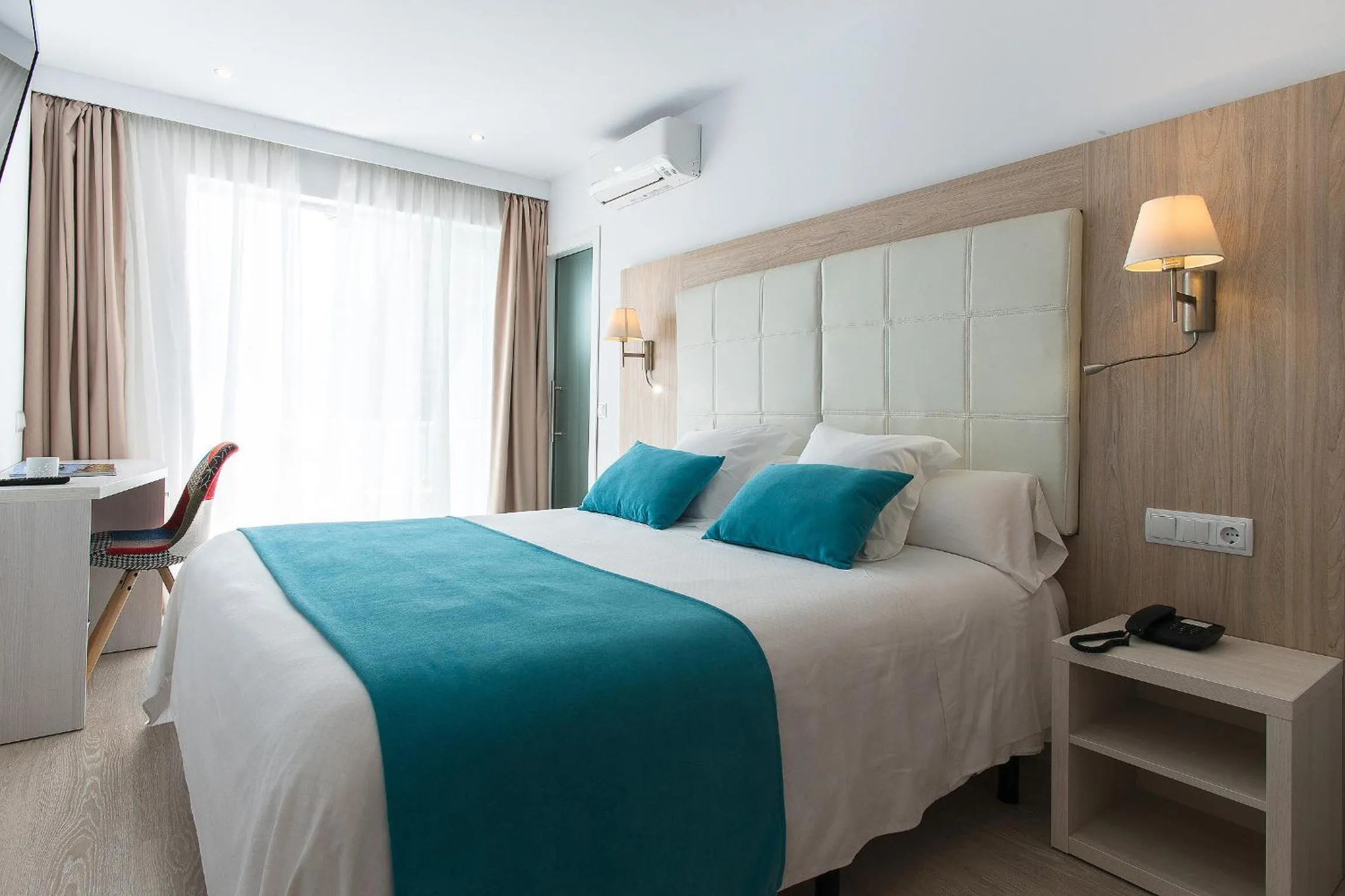 Photo of the whole room, Bed in Hostal Menurka