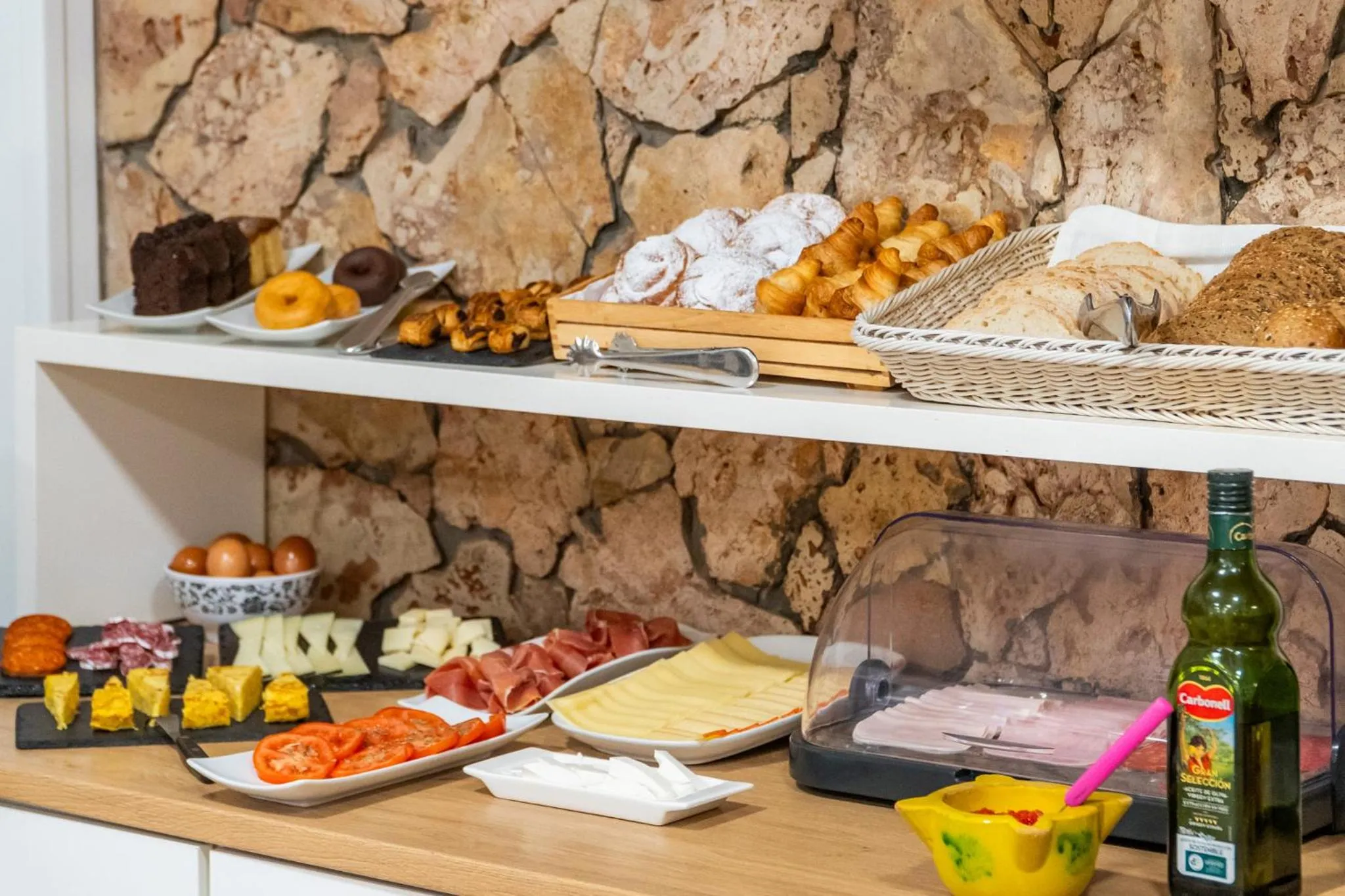 Buffet breakfast in Hostal Menurka