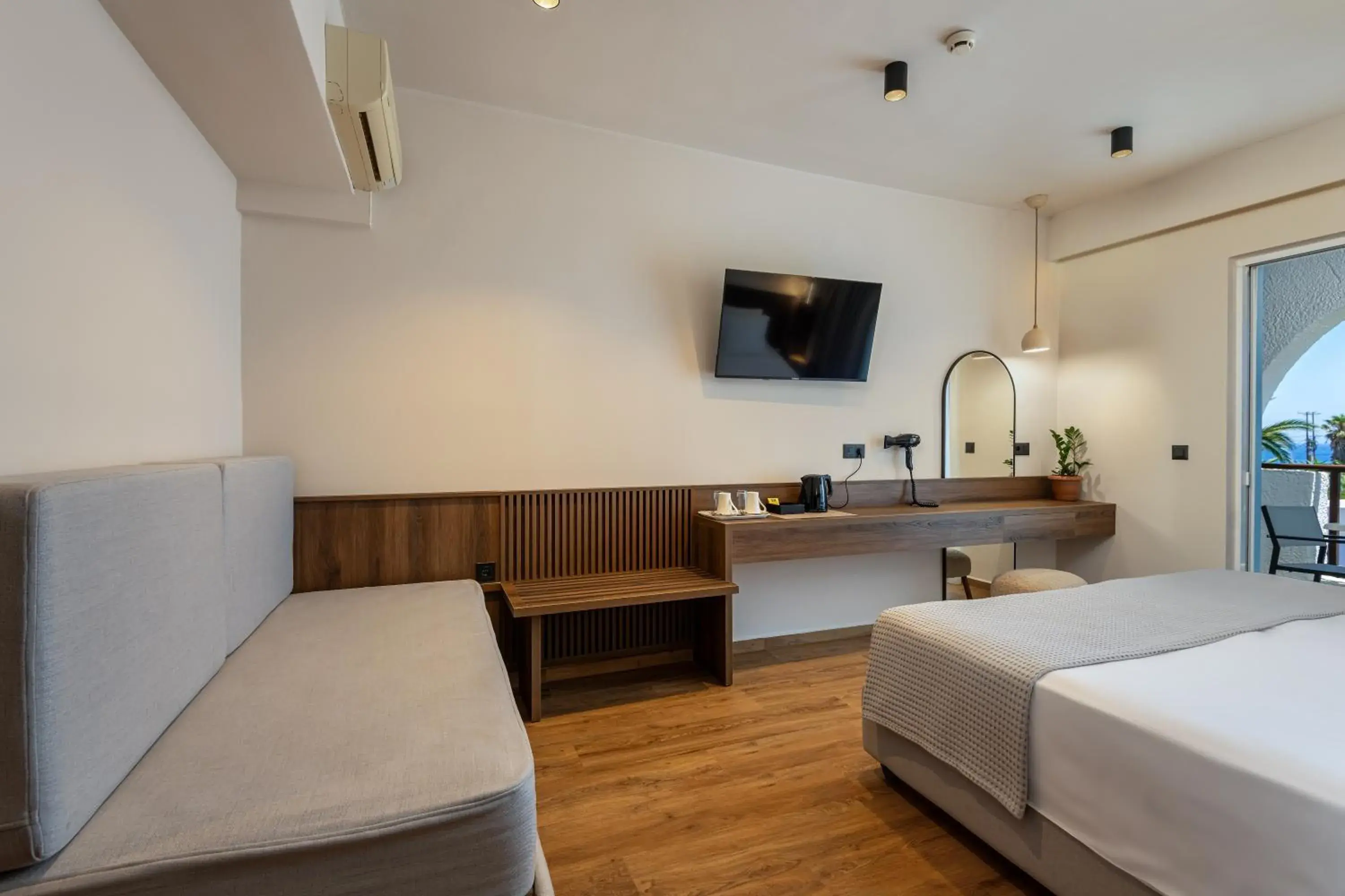 Photo of the whole room, Bed in Kalimera Mare Photo of the whole room, Bed in Kalimera Mare