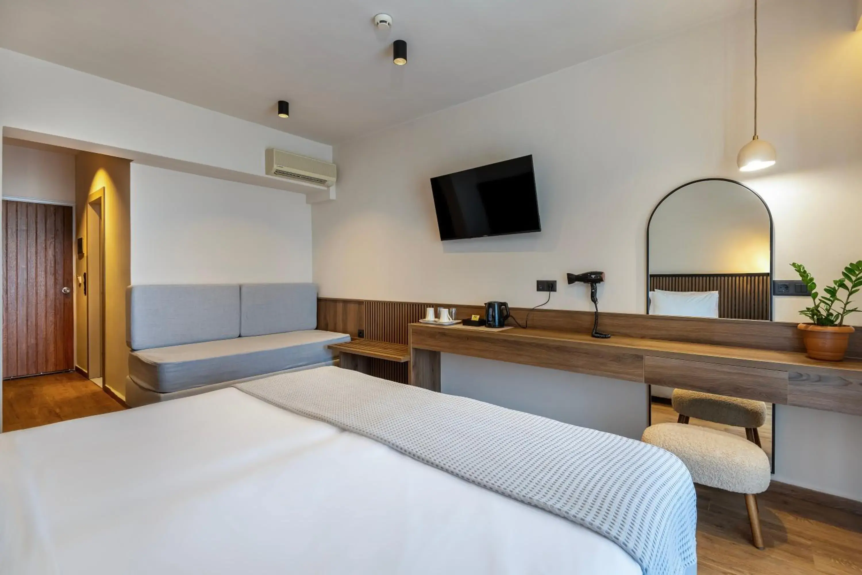 Photo of the whole room, Bed in Kalimera Mare Photo of the whole room, Bed in Kalimera Mare