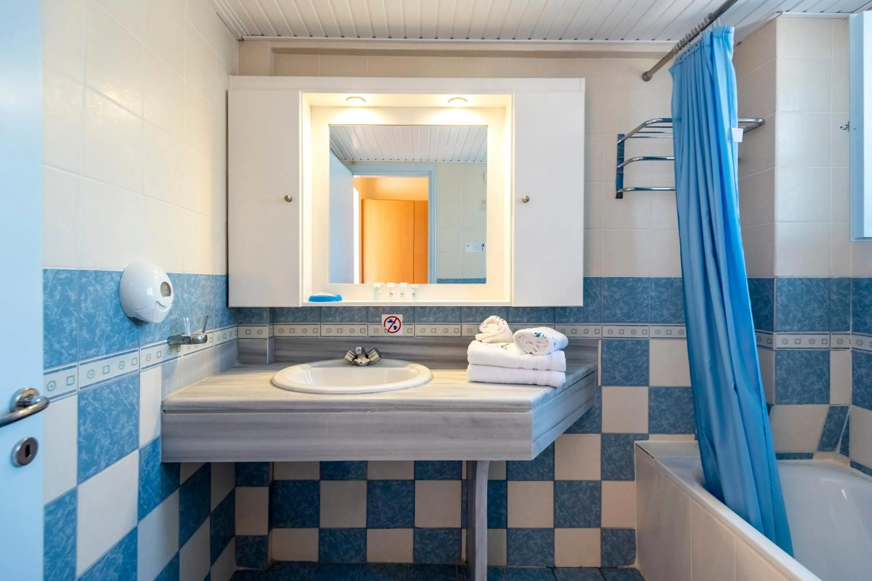 Bathroom in Kalimera Mare