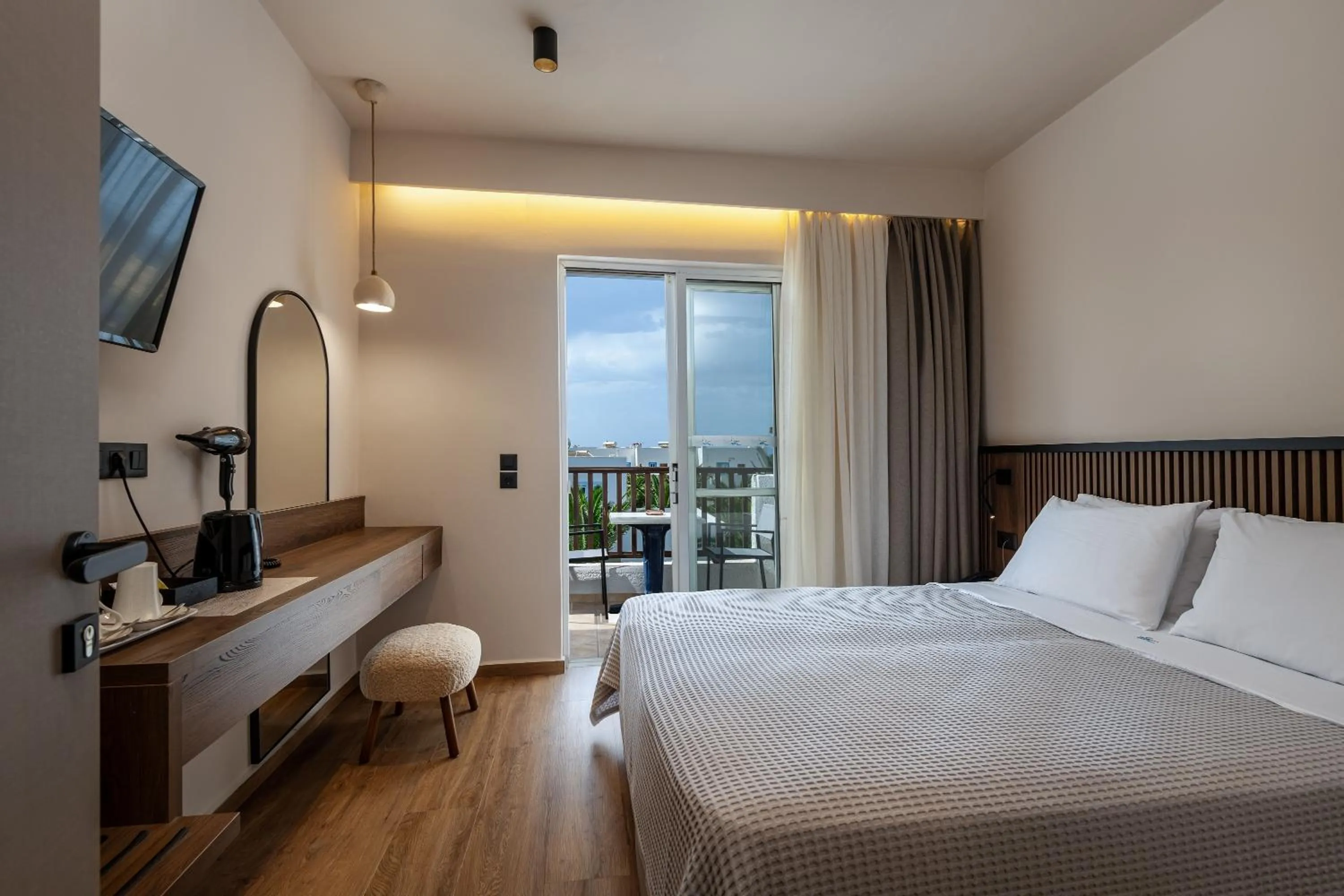 Photo of the whole room, Bed in Kalimera Mare