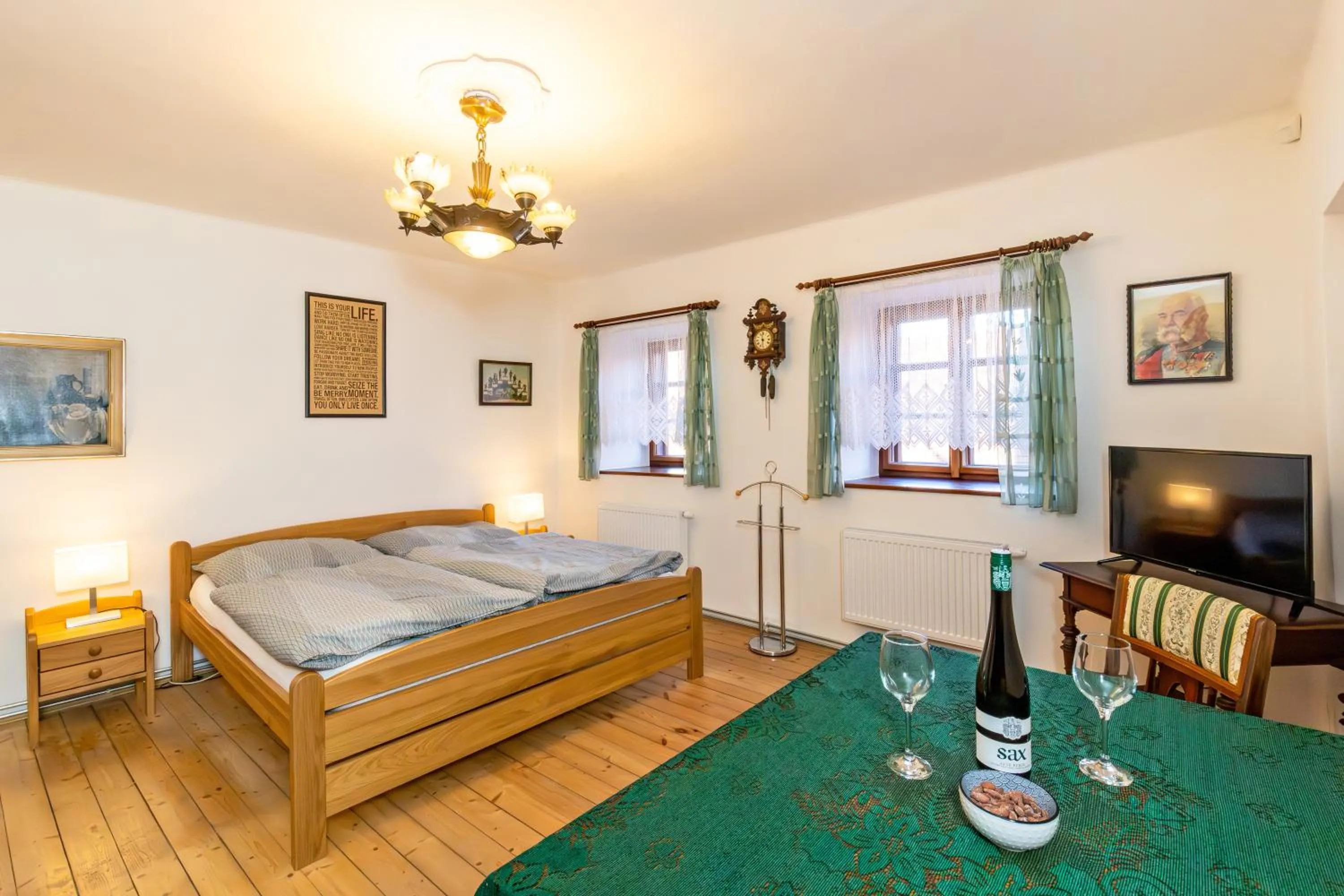 Living room, Bed in Pension Nostalgie - Minihotel