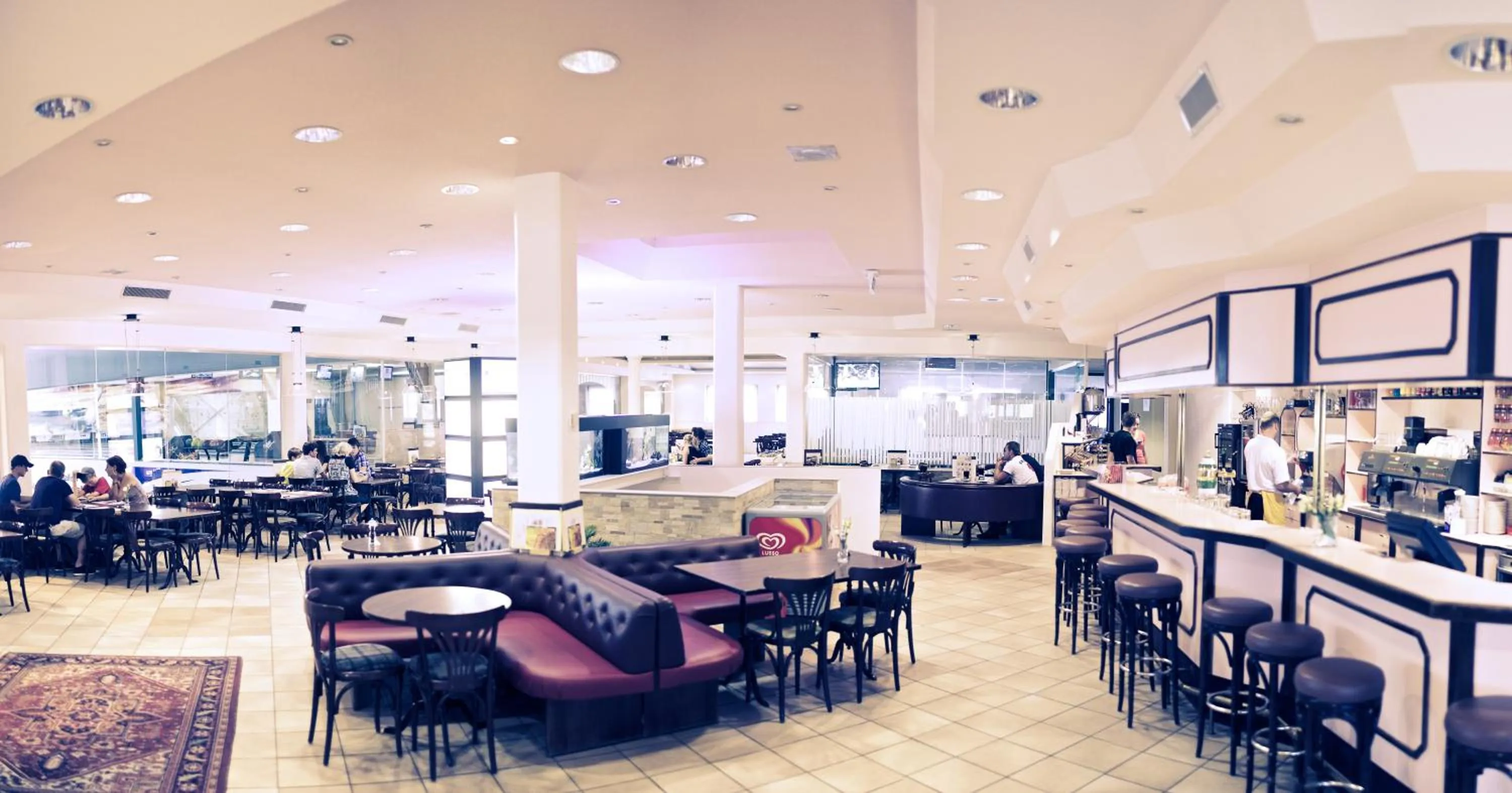 Restaurant/places to eat in Hotel Olympica