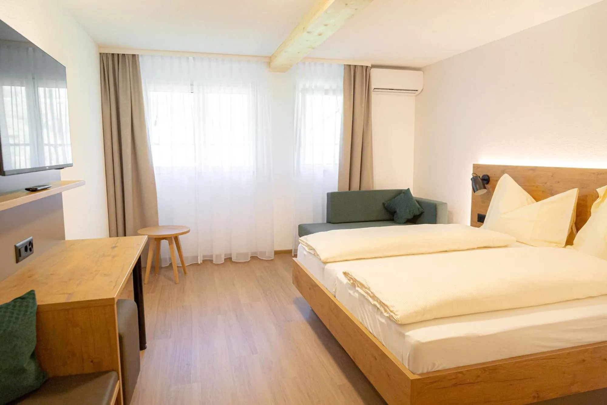 Photo of the whole room, Bed in Hotel Olympica