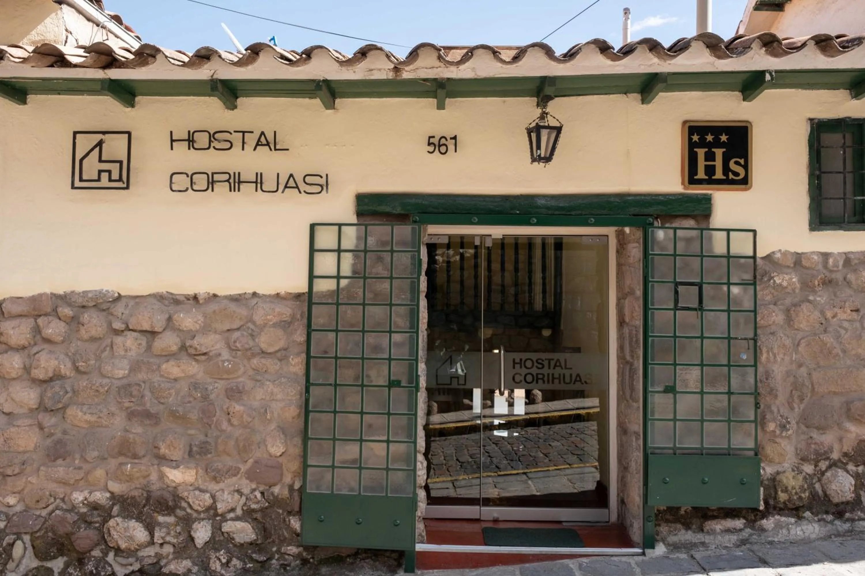 Property building in Hostal Corihuasi