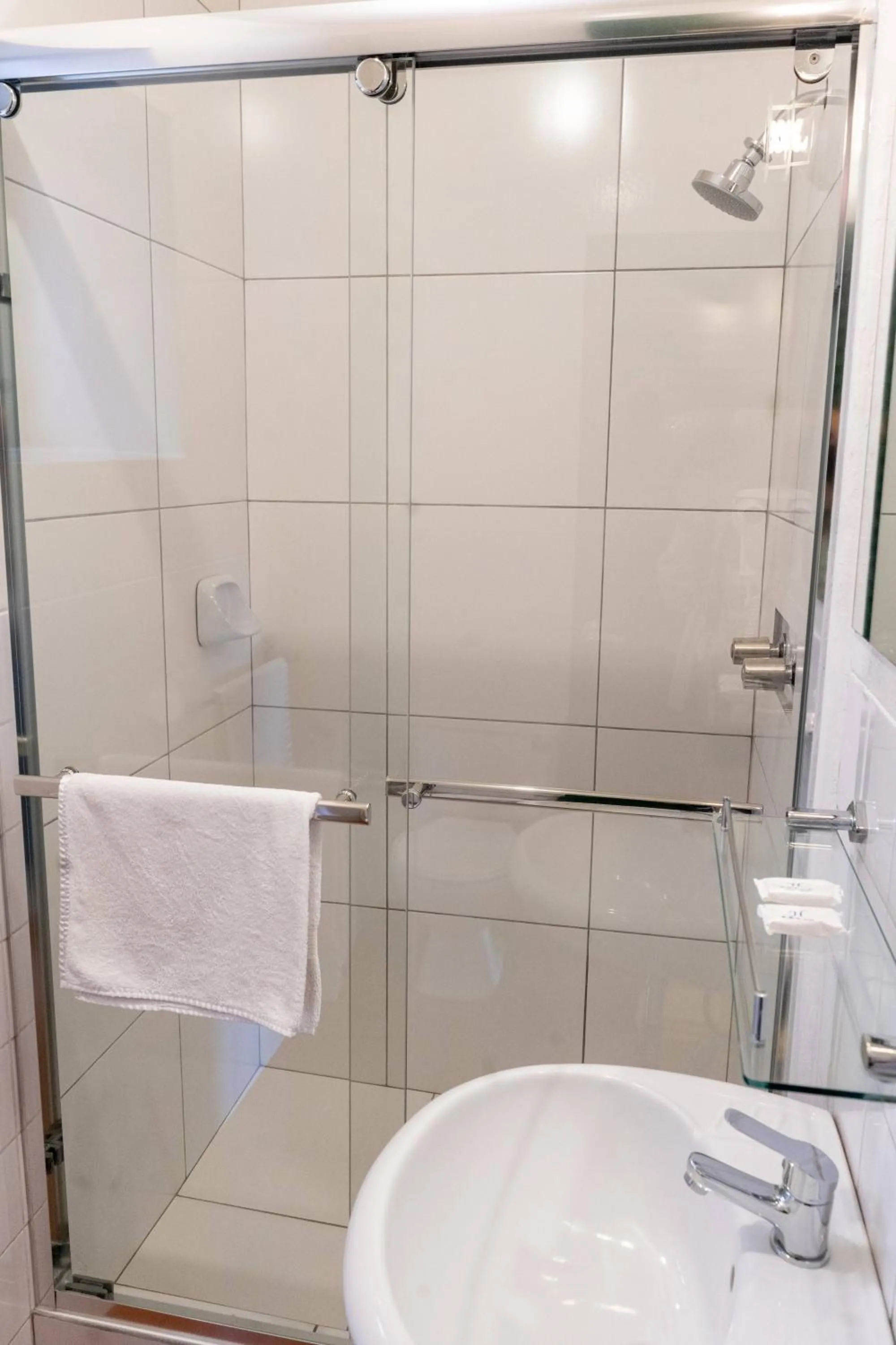 Shower in Hostal Corihuasi