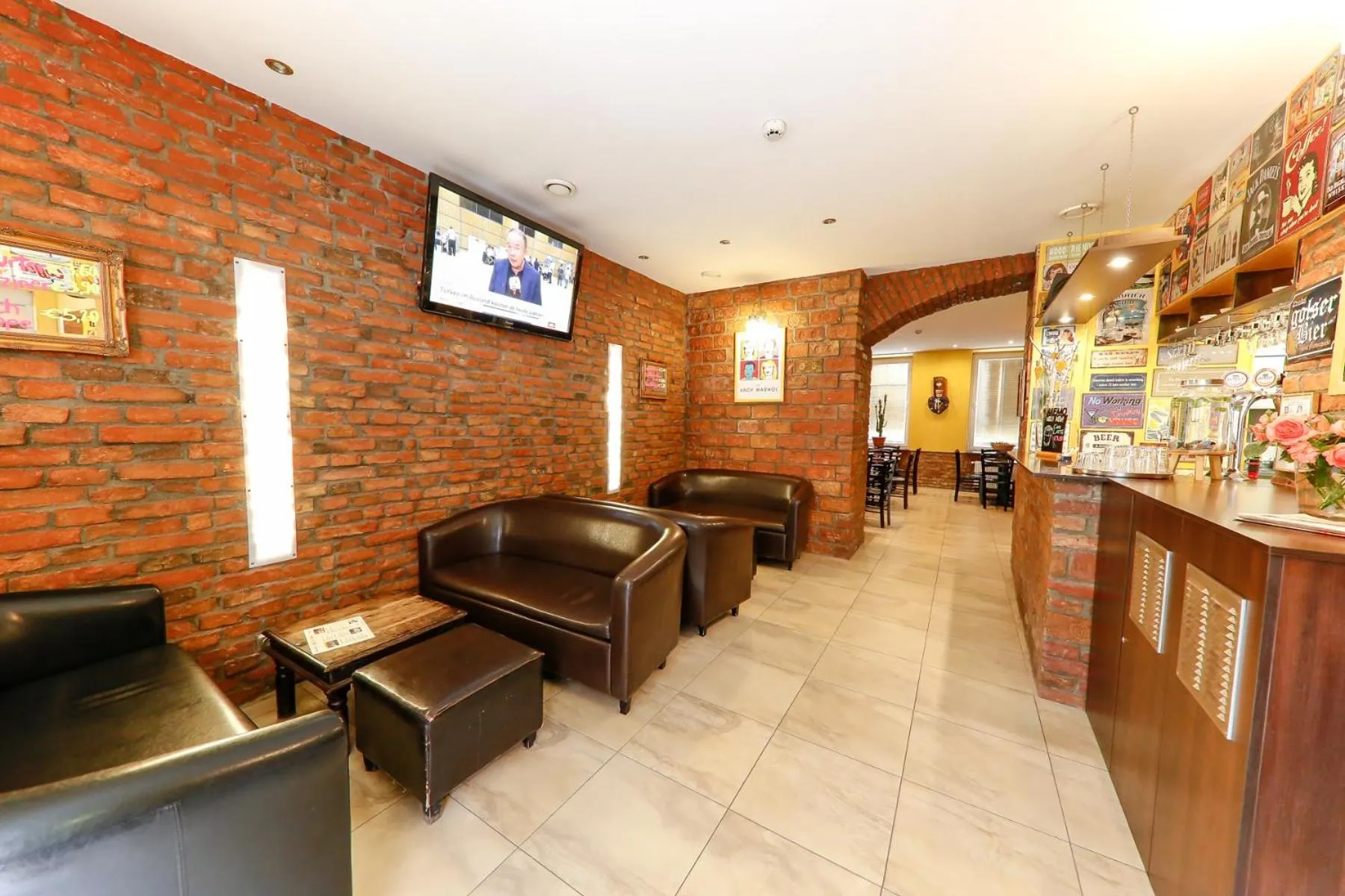 Communal lounge/ TV room in Do Step Inn Home - Hotel & Hostel