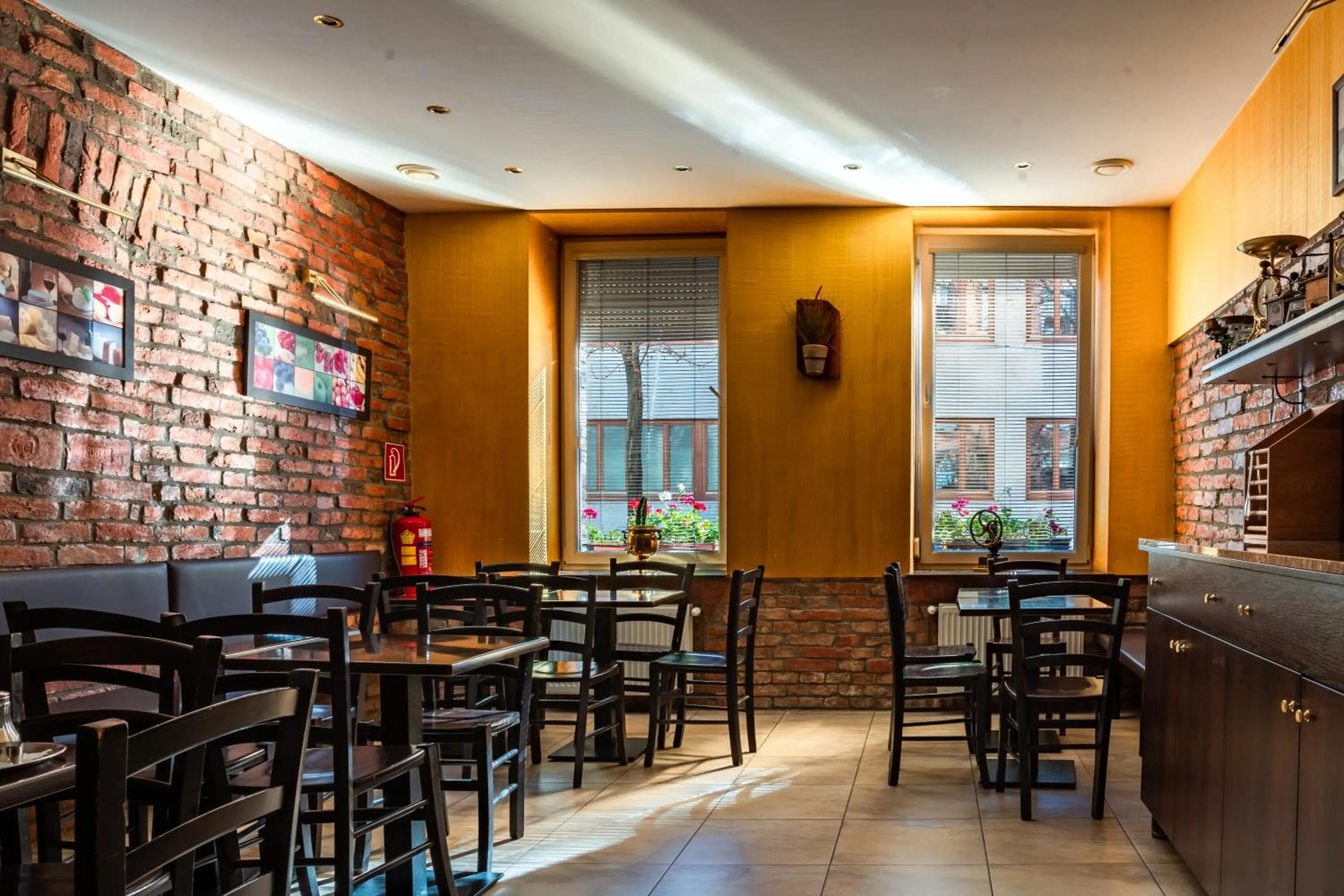 Communal lounge/ TV room in Do Step Inn Home - Hotel & Hostel