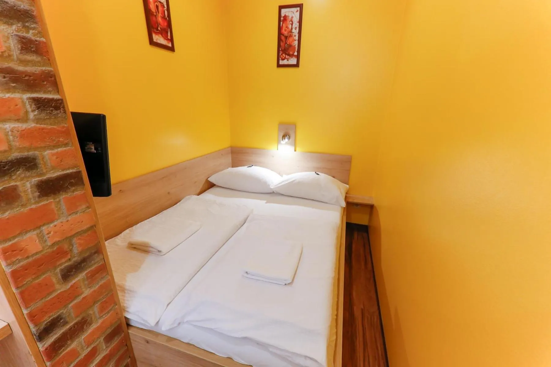 Bed in Do Step Inn Home - Hotel & Hostel