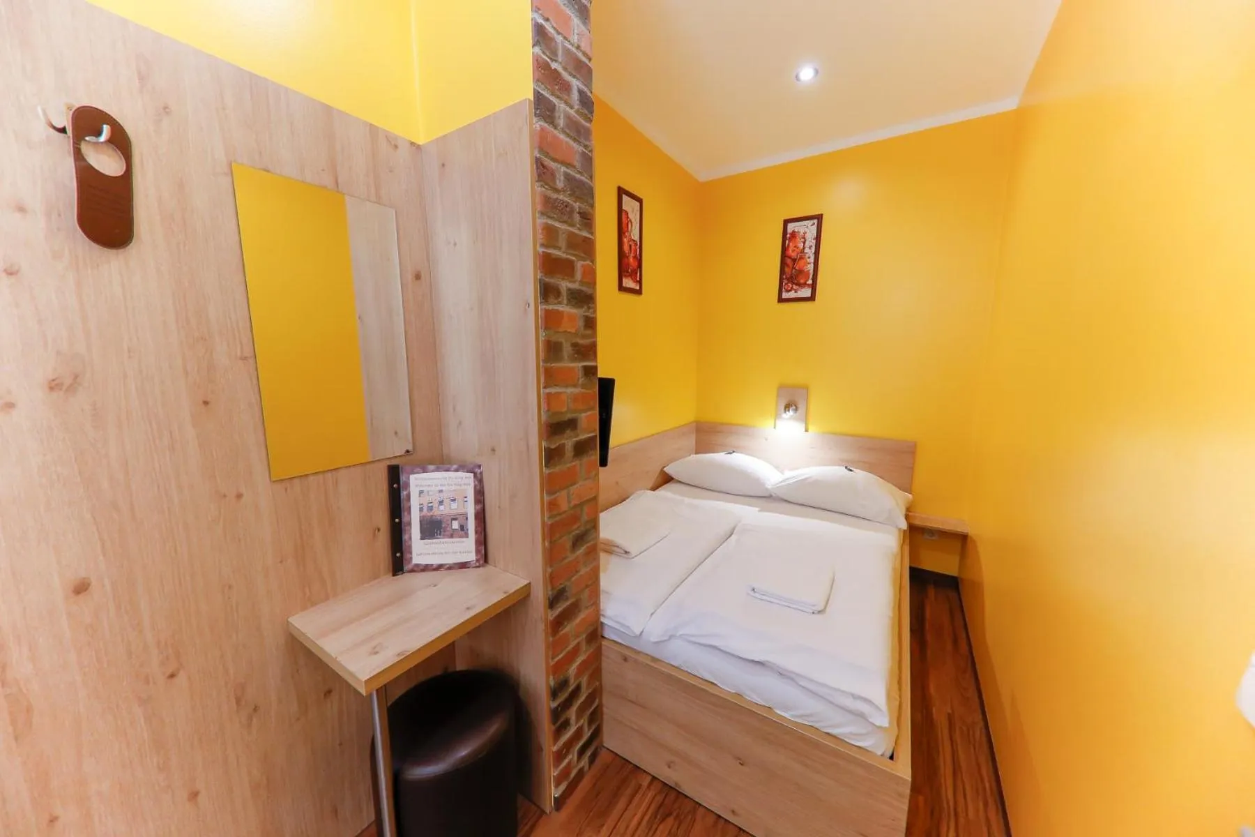 Bed in Do Step Inn Home - Hotel & Hostel