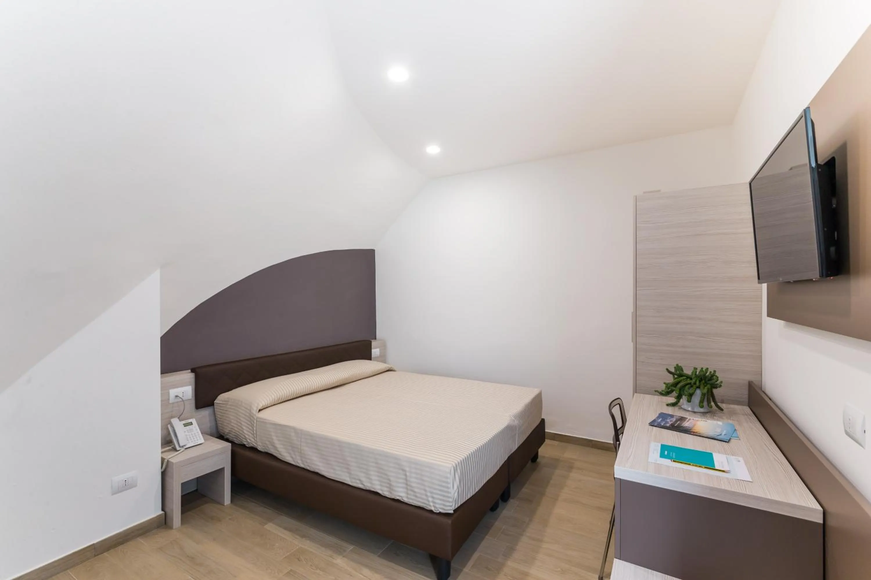 Bedroom, Bed in Torre Cintola Greenblu Sea Emotions