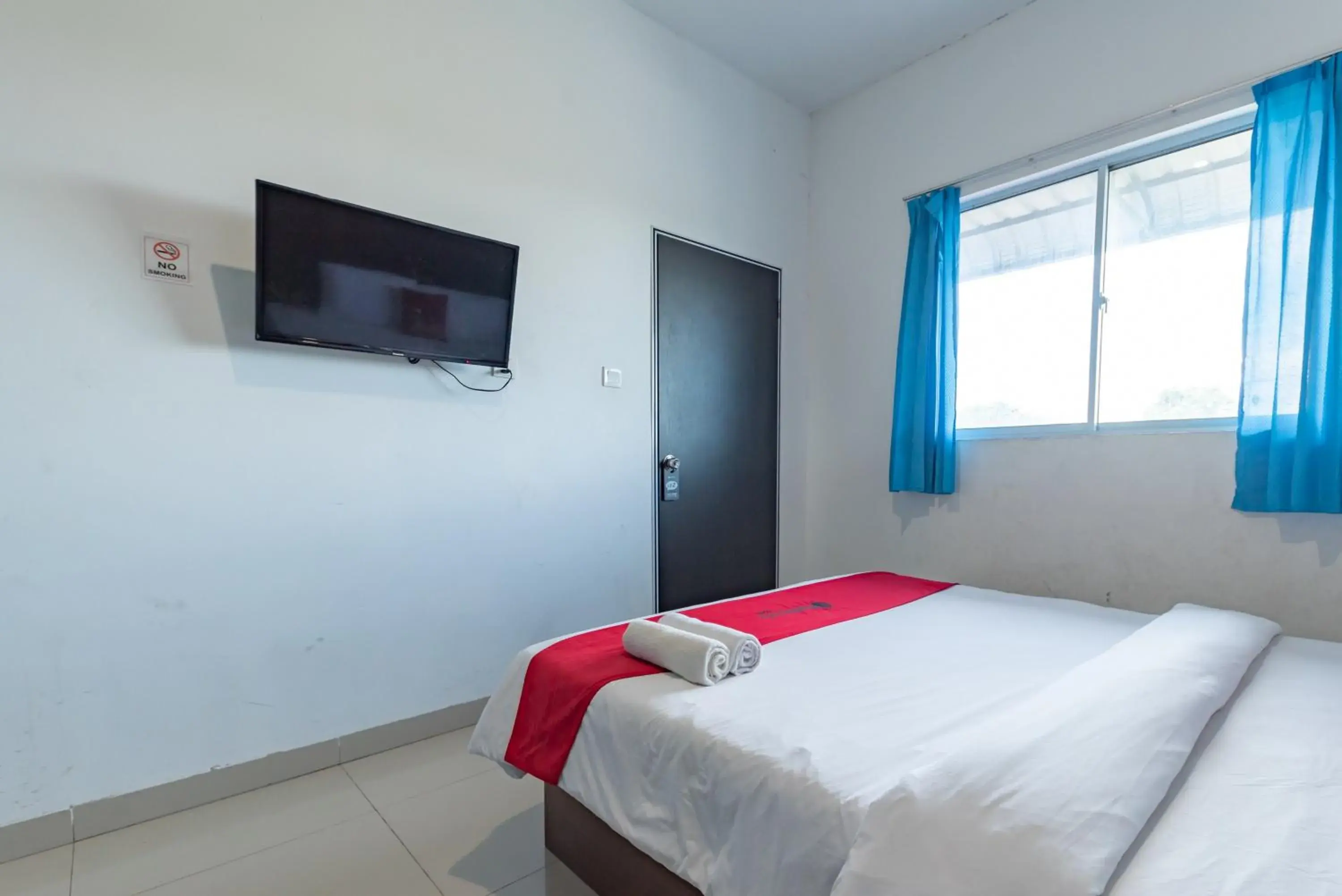 Bedroom, Bed in RedDoorz Plus near Kepri Mall Bedroom, Bed in RedDoorz Plus near Kepri Mall