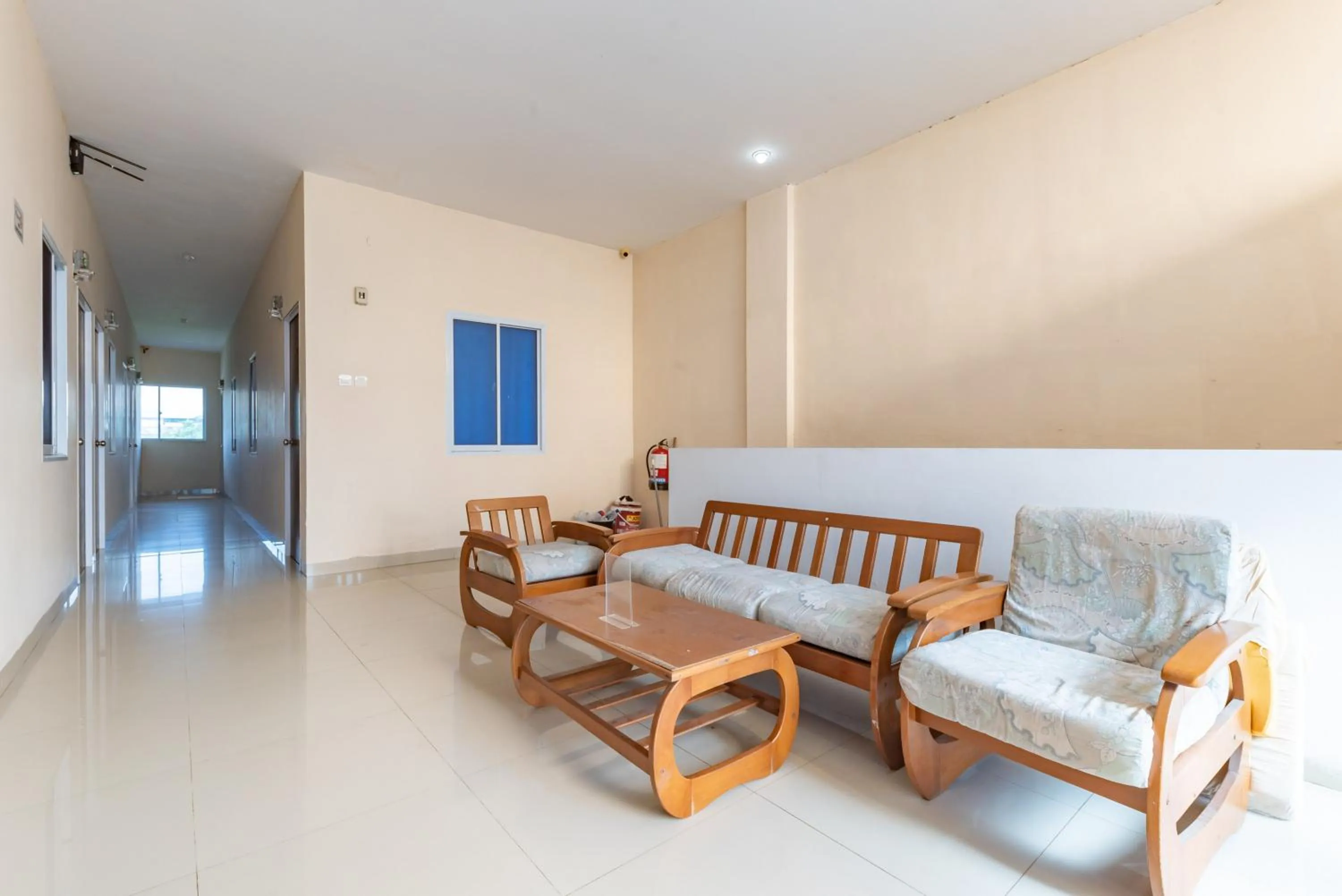 Seating area in RedDoorz Plus near Kepri Mall