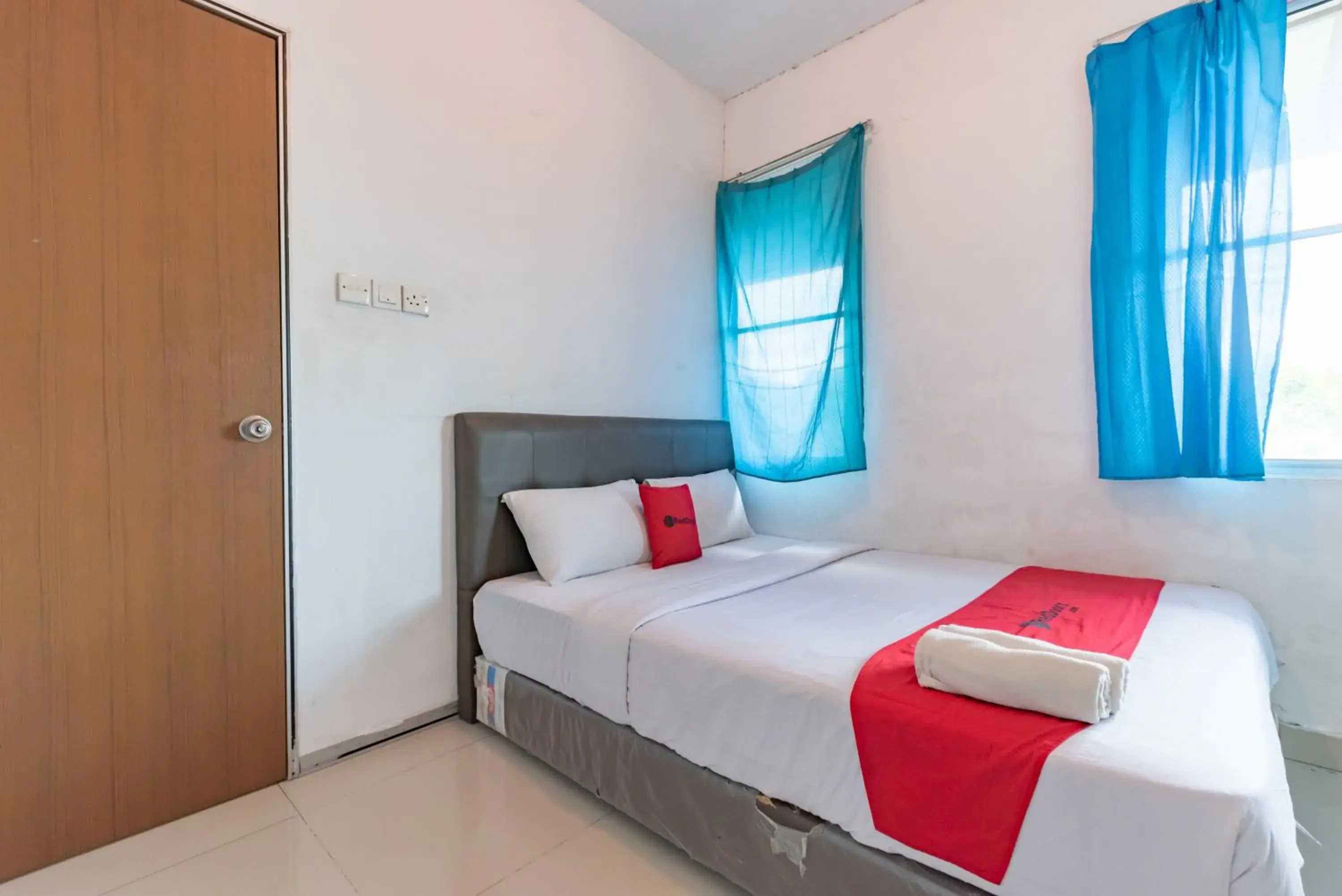 Bedroom, Bed in RedDoorz Plus near Kepri Mall Bedroom, Bed in RedDoorz Plus near Kepri Mall