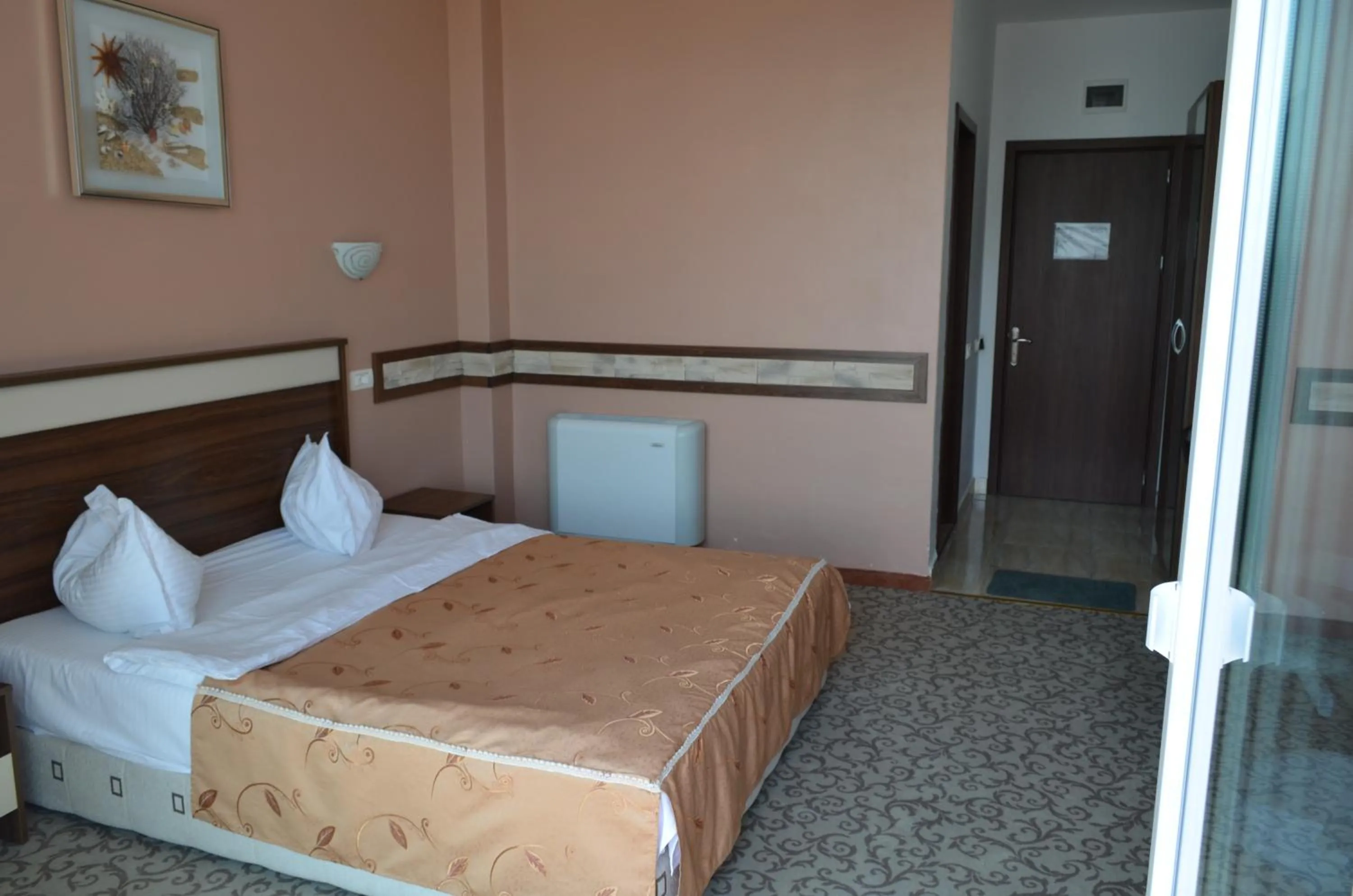 Summer, Bed in Hotel Laguna