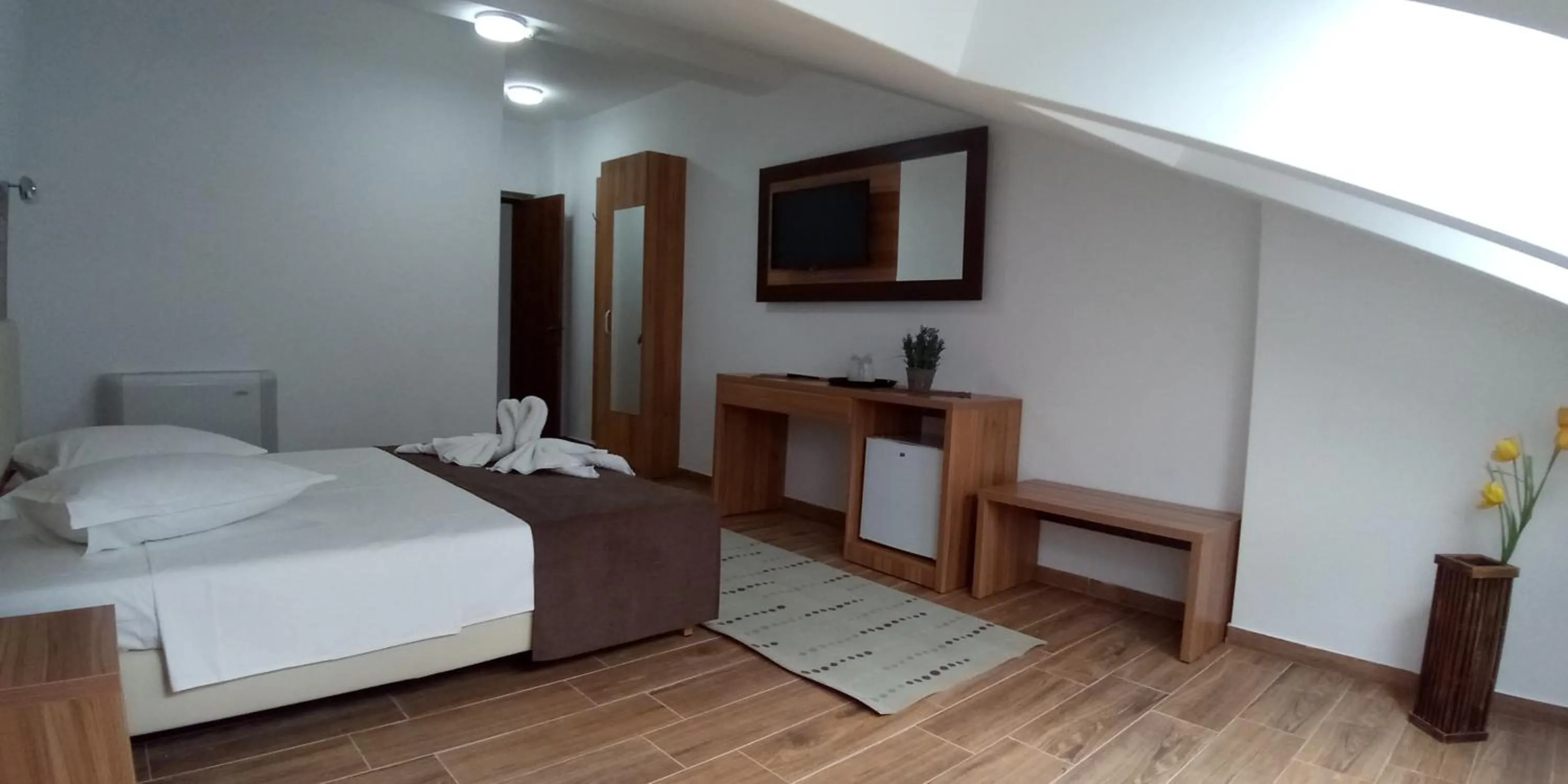 Photo of the whole room, Bed in Hotel Laguna