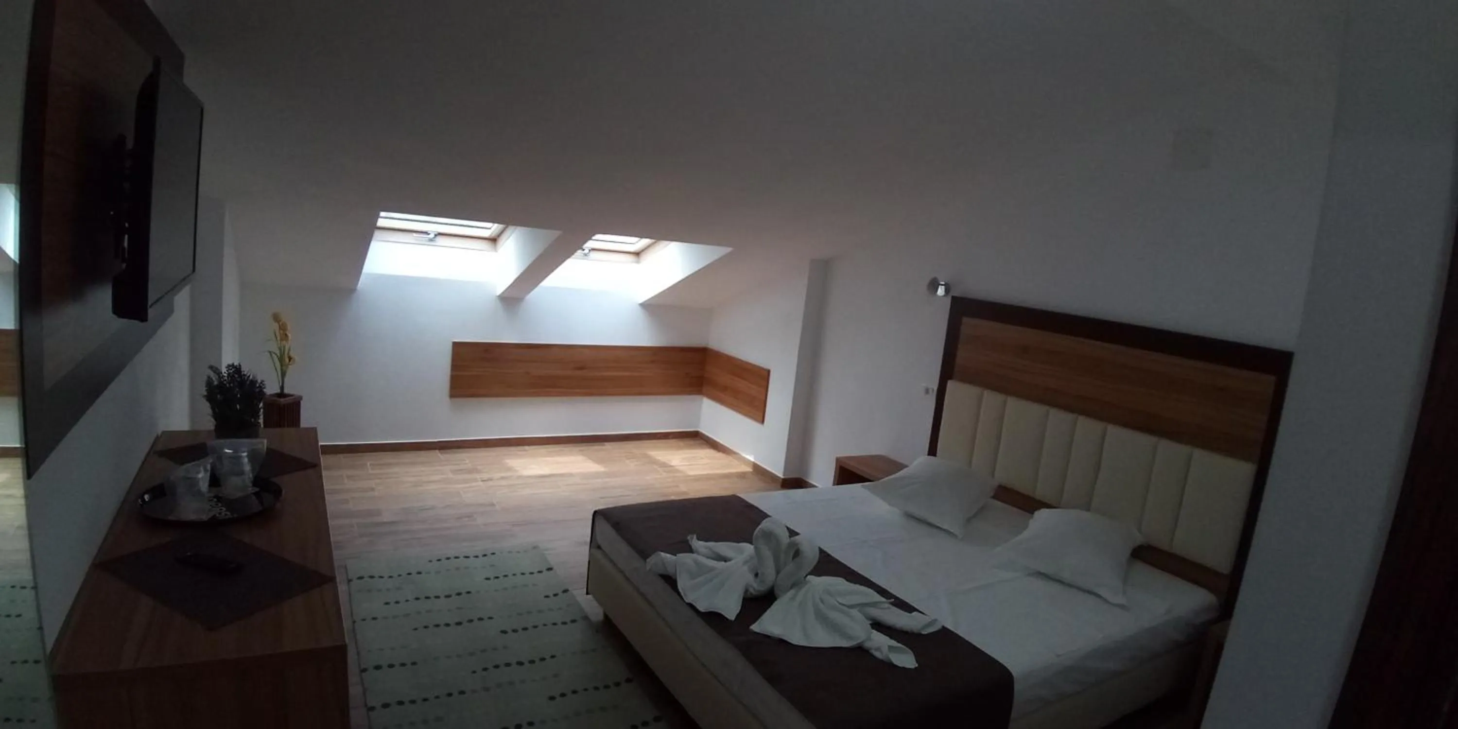 Photo of the whole room, Bed in Hotel Laguna