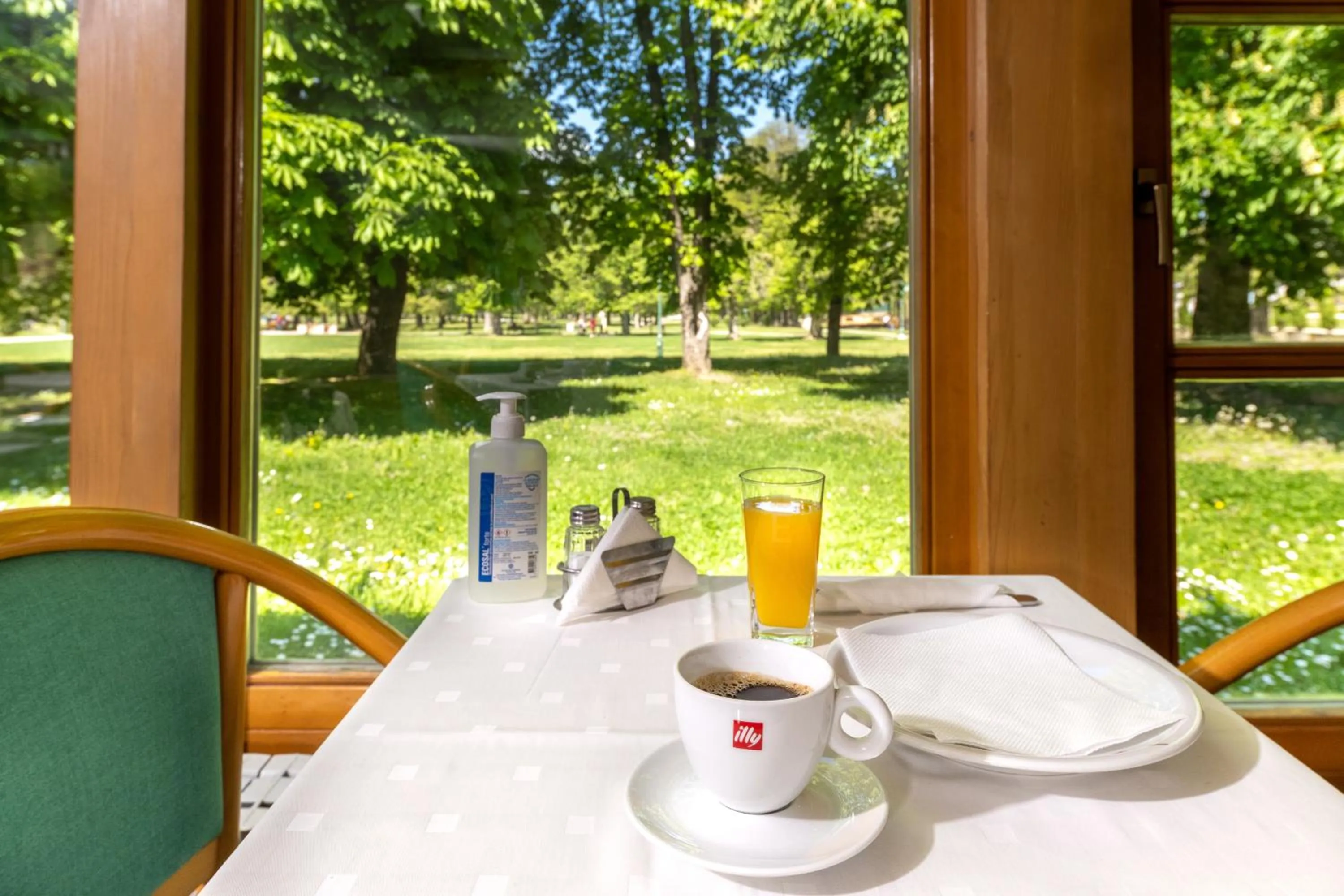 Restaurant/places to eat in B&B Kanet