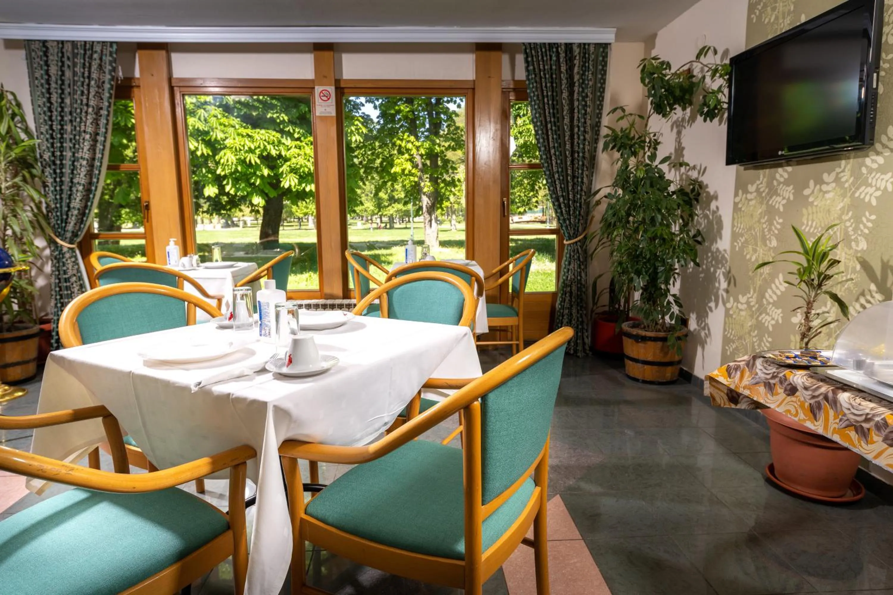 Restaurant/places to eat in B&B Kanet