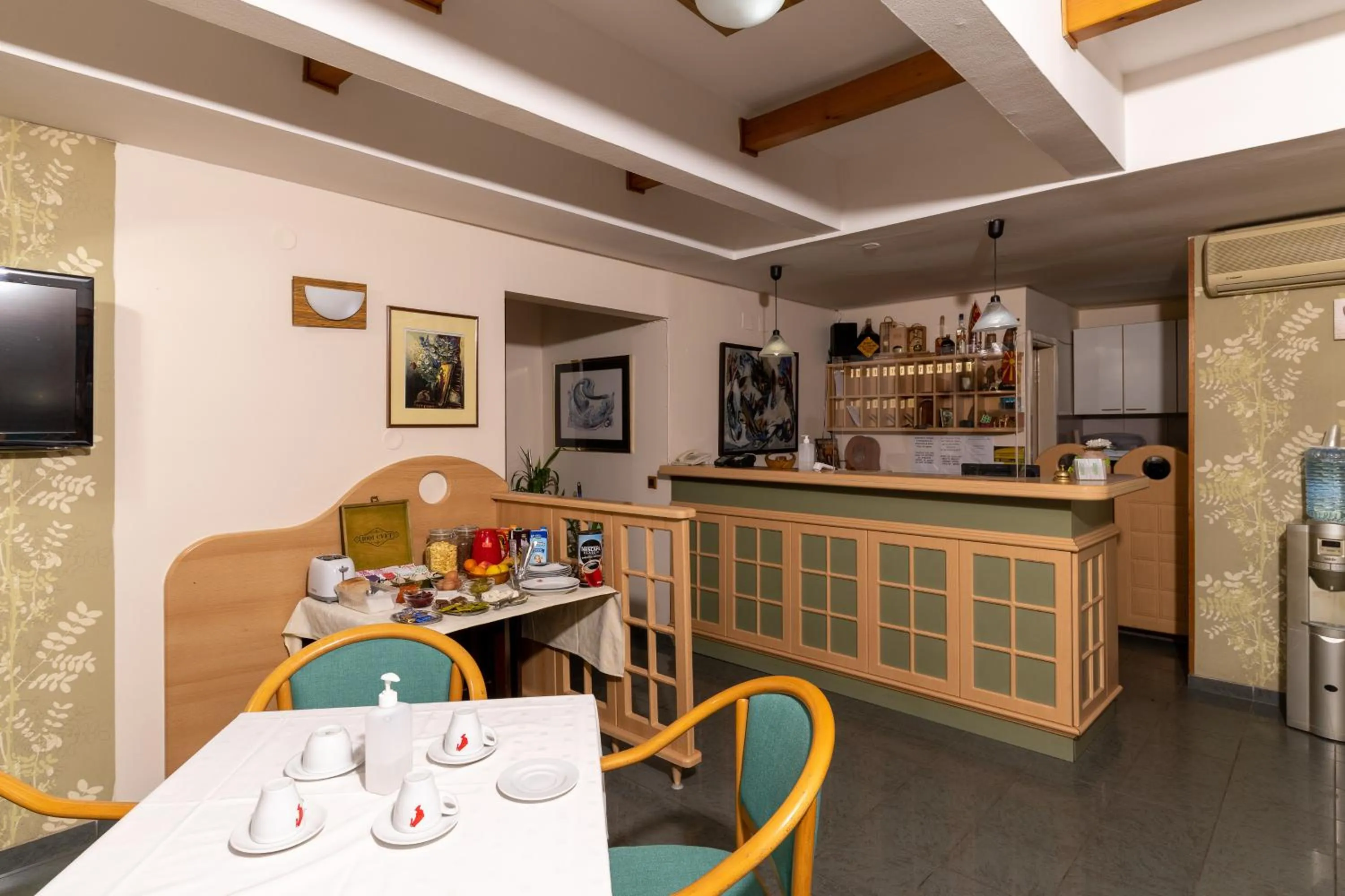 Restaurant/places to eat in B&B Kanet