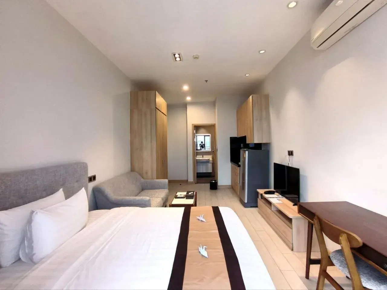 Communal lounge/ TV room, Bed in The View Serviced Residence 豪景日式酒店公寓 Communal lounge/ TV room, Bed in The View Serviced Residence 豪景日式酒店公寓