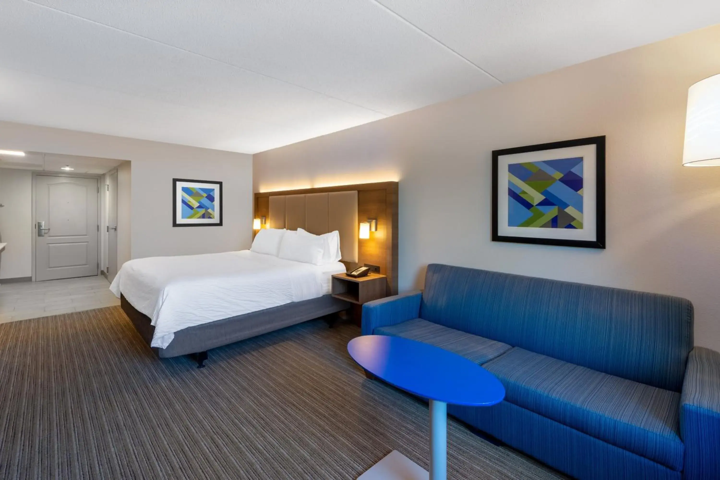 Photo of the whole room, Bed in Holiday Inn Express State College at Williamsburg Square by IHG Photo of the whole room, Bed in Holiday Inn Express State College at Williamsburg Square by IHG