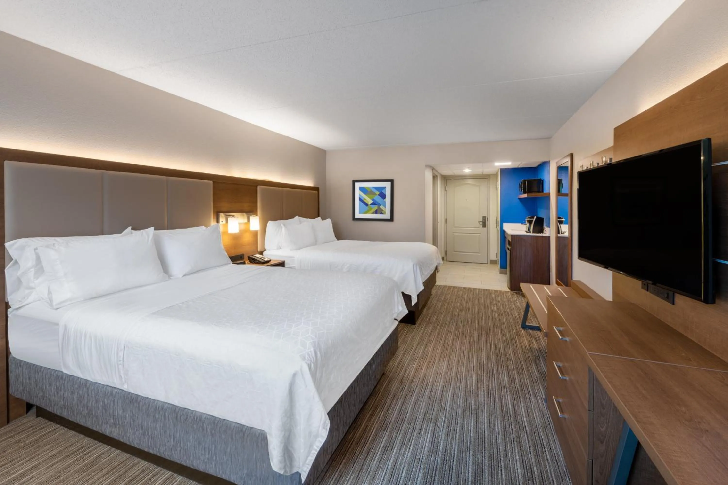 Photo of the whole room, Bed in Holiday Inn Express State College at Williamsburg Square by IHG