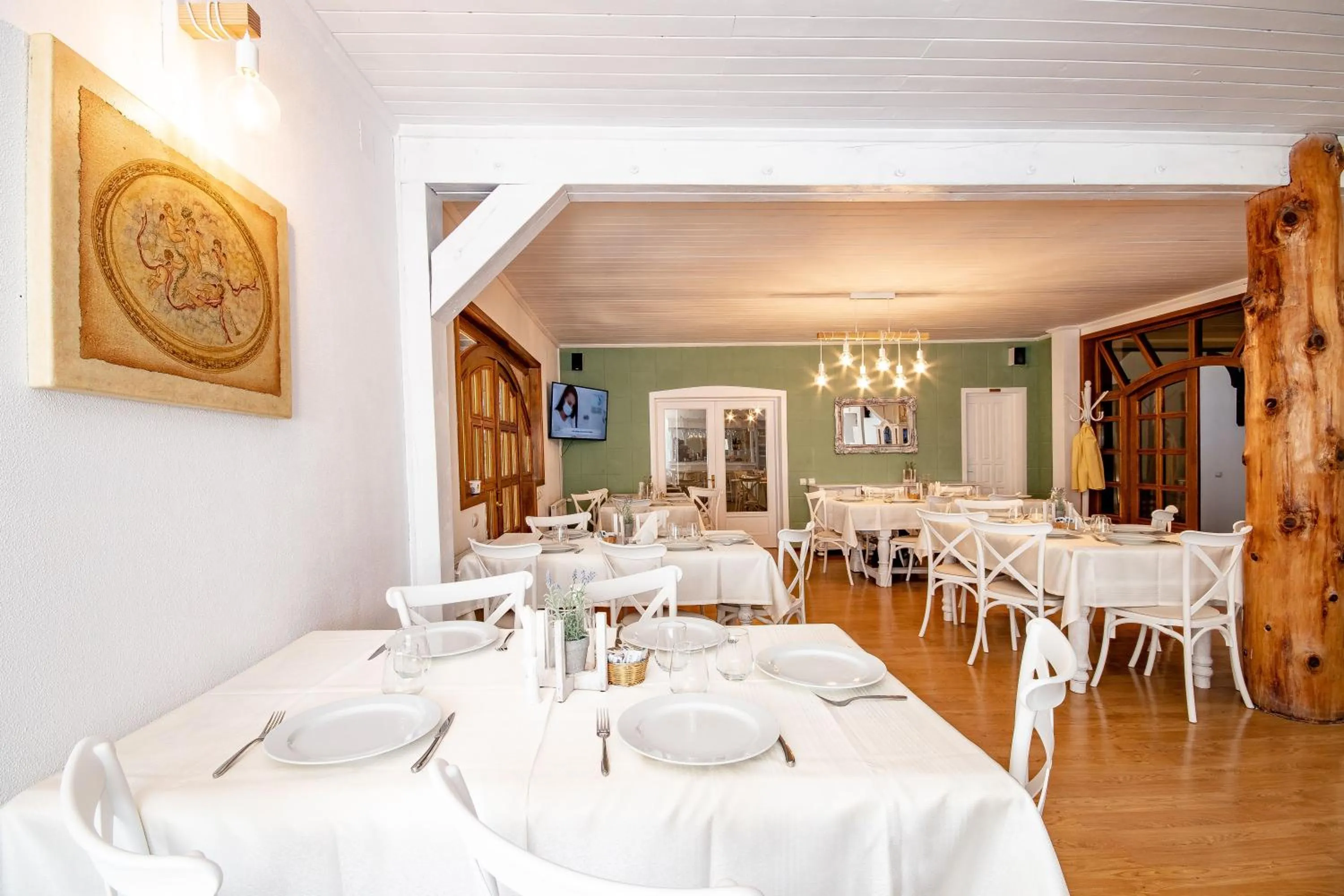 Restaurant/places to eat in Vila Zorile